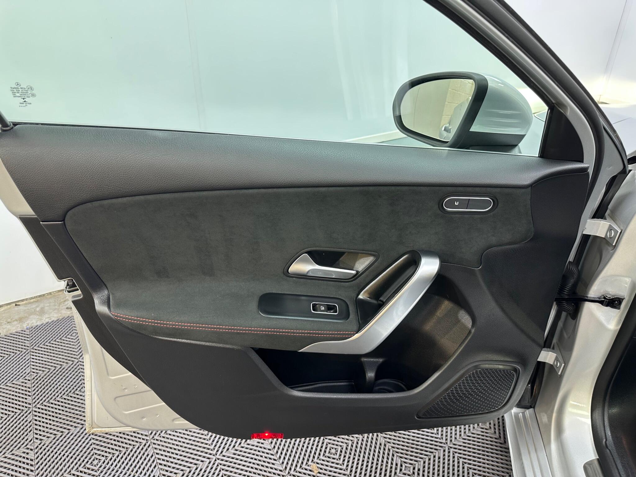 Mercedes-Benz A-Class view 42