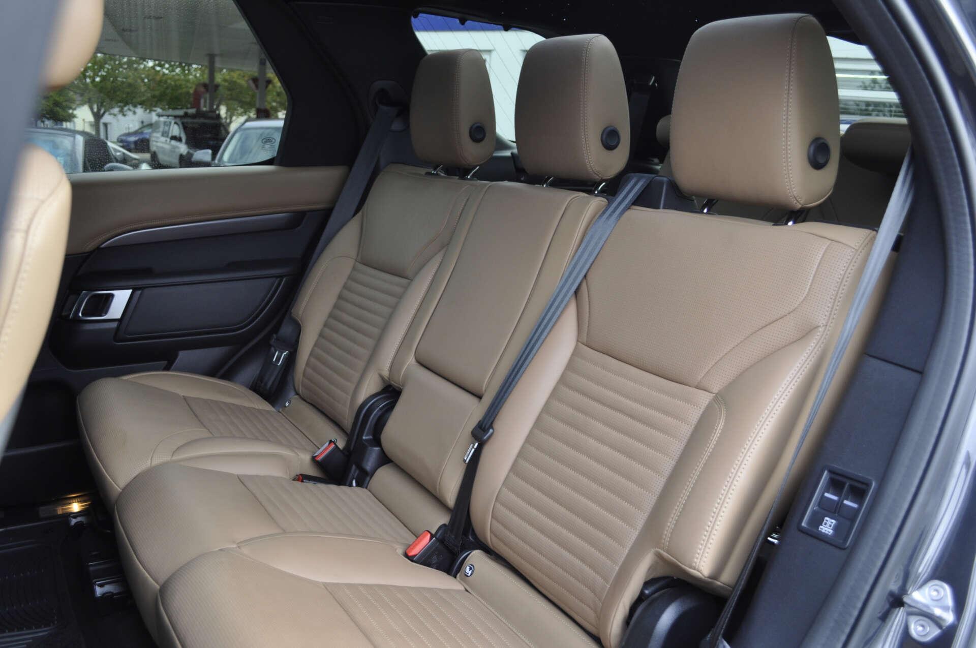 Land Rover Discovery view 14