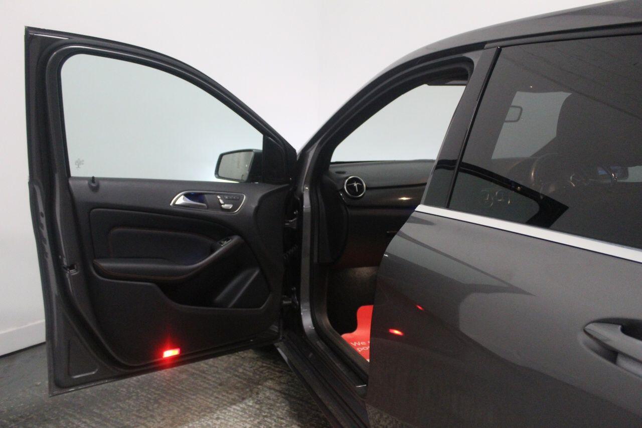 Mercedes-Benz B-Class view 24