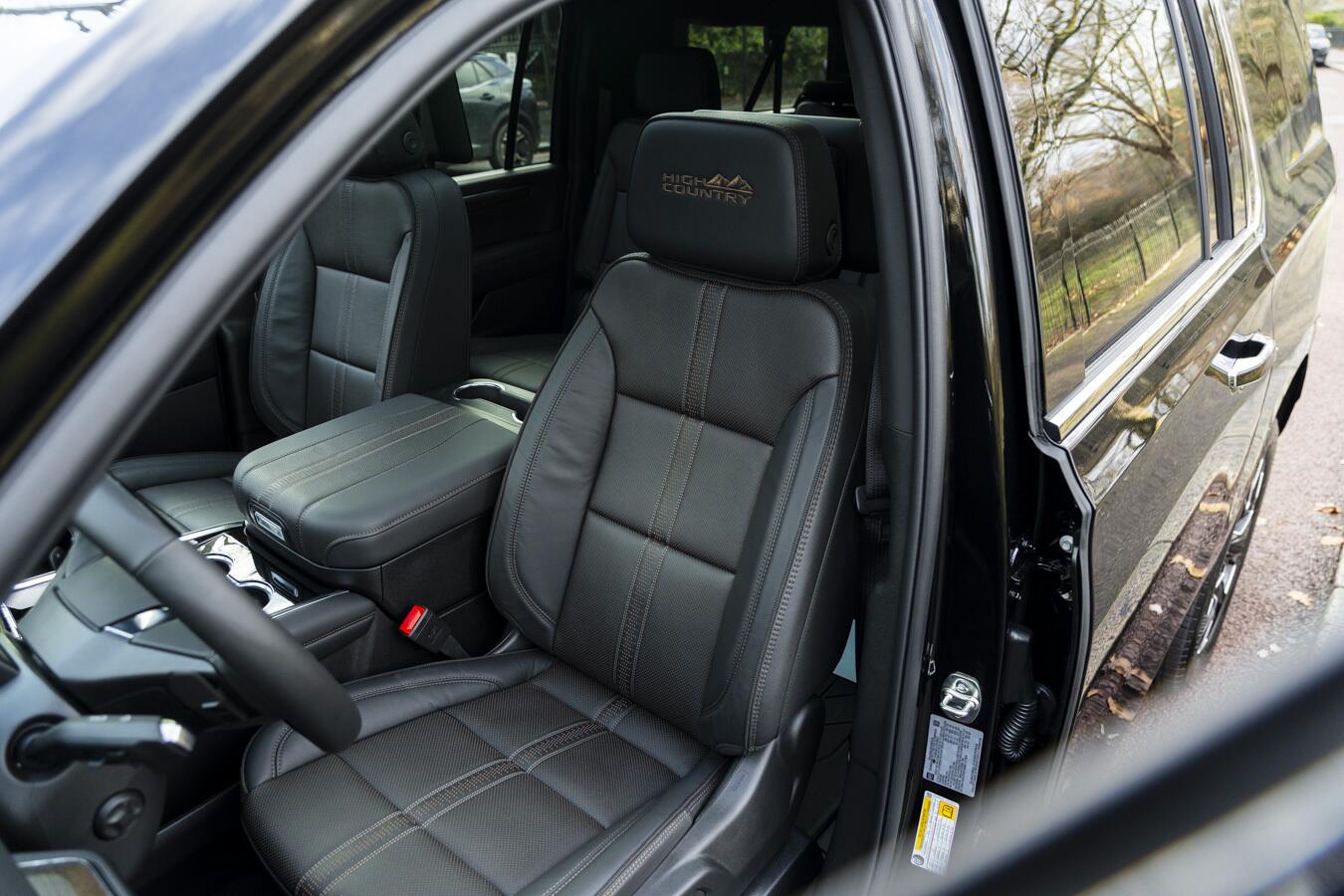 Chevrolet Suburban view 28