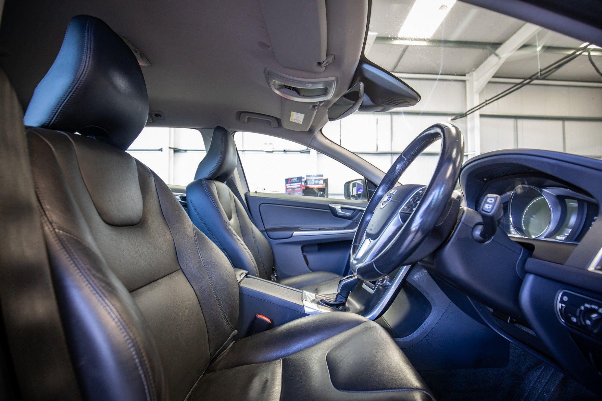 Volvo XC60 view 3