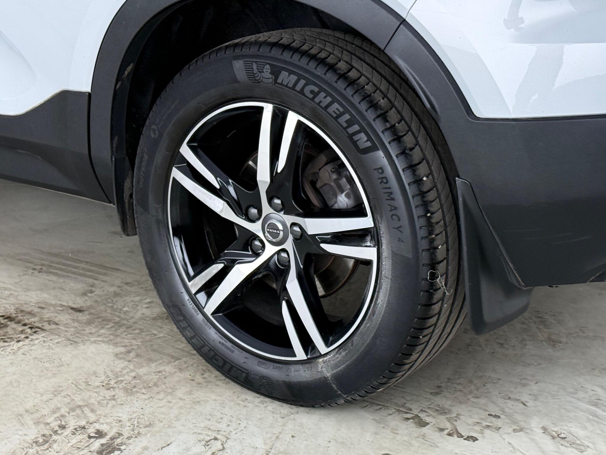 Volvo XC40 view 9