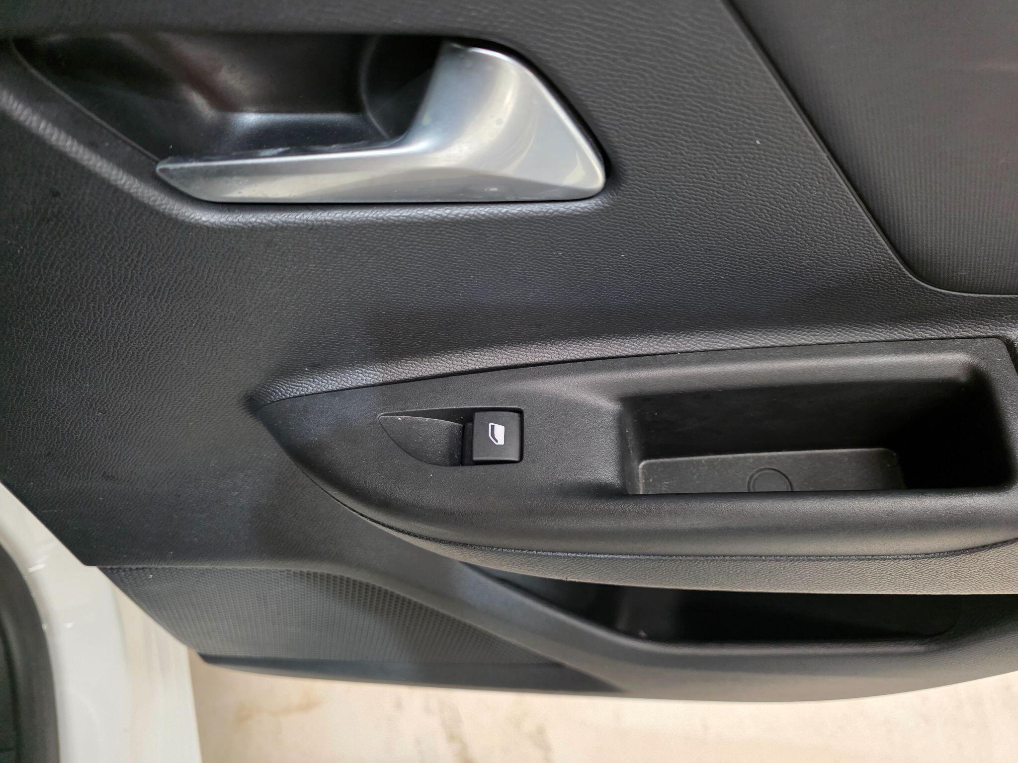 Vauxhall Mokka Electric view 22