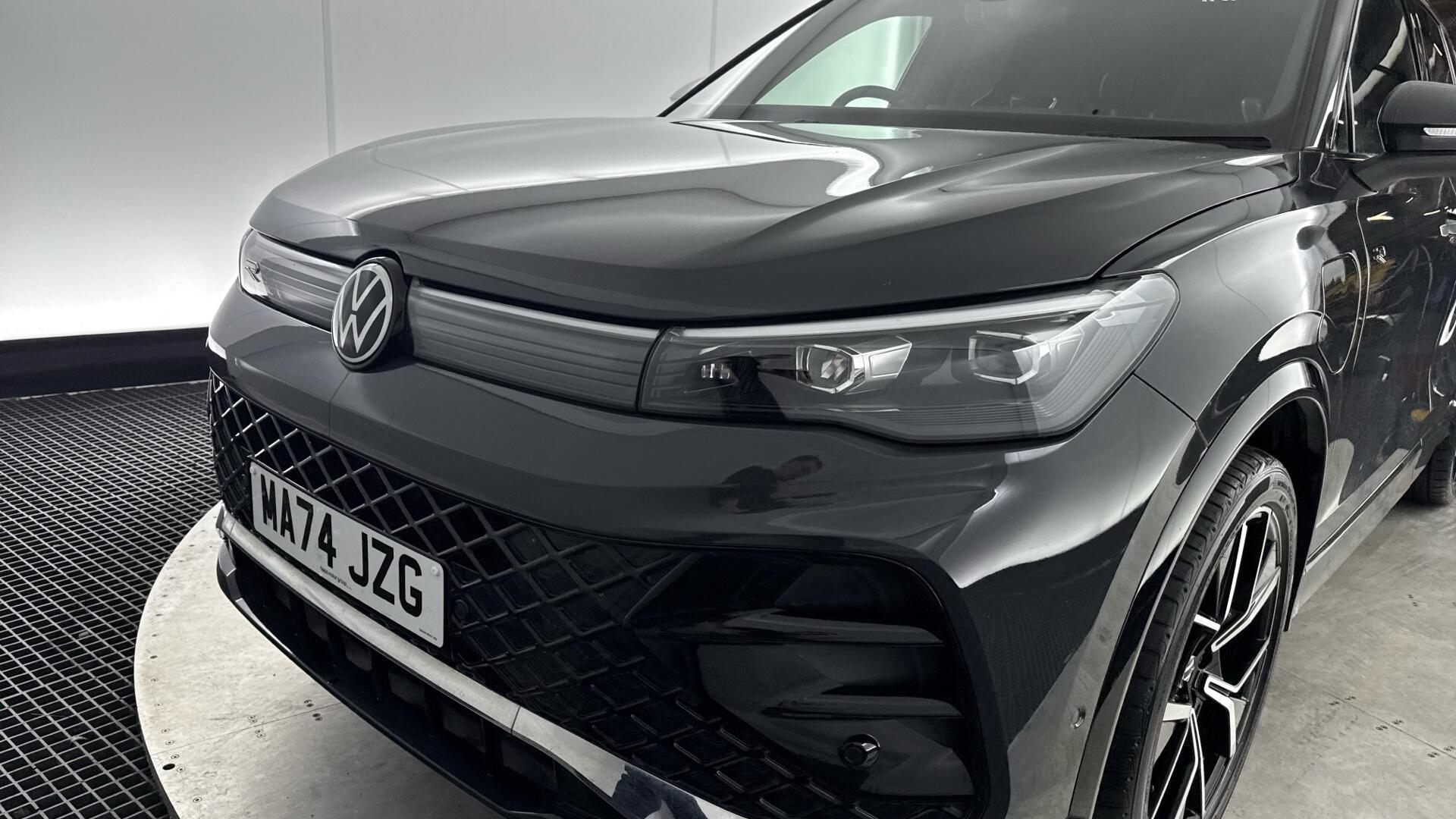 Volkswagen Tiguan view 23