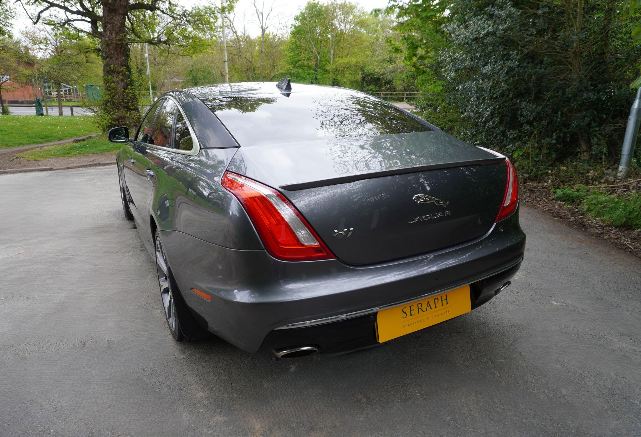 Jaguar XJ view 4