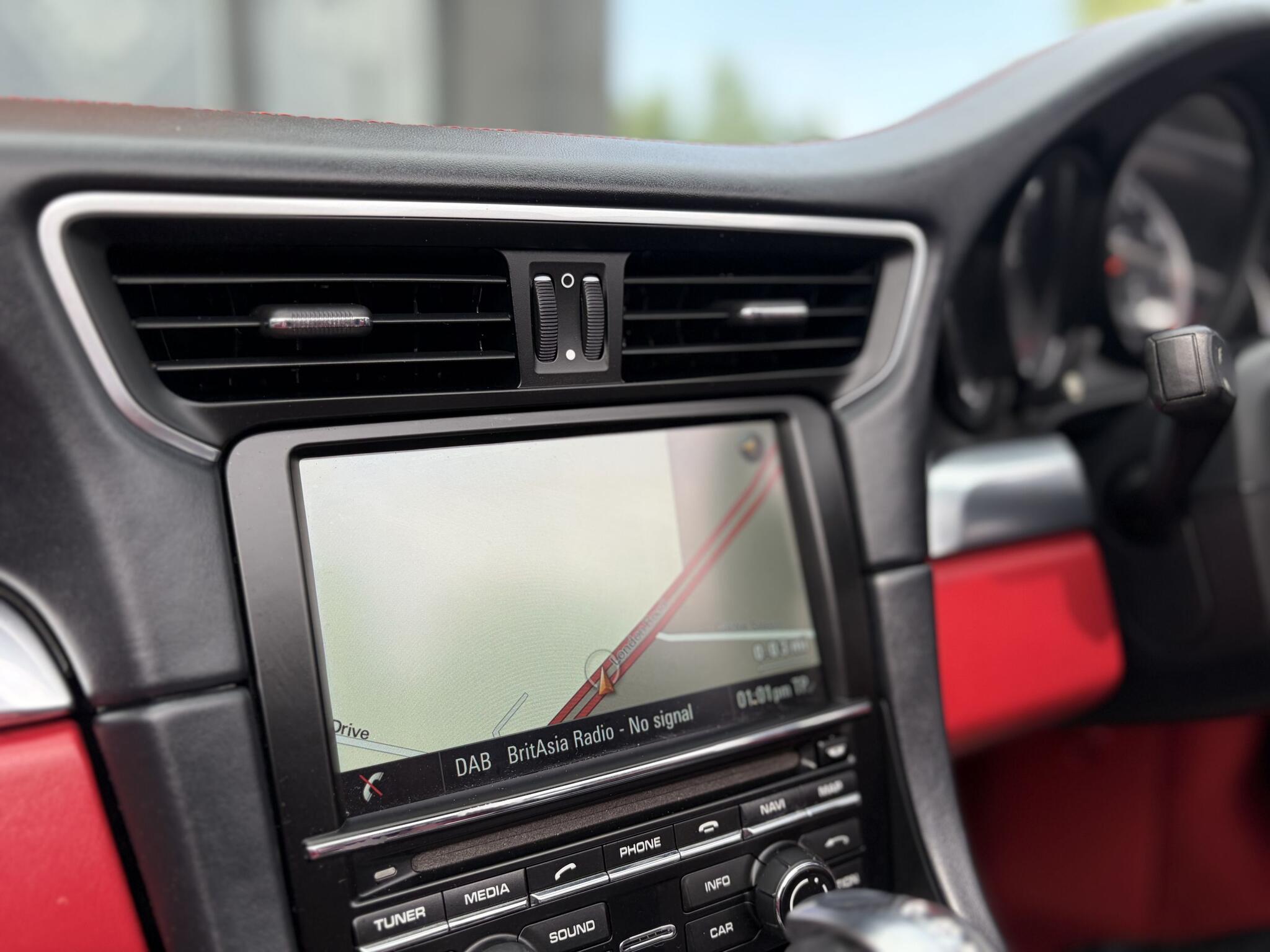 Porsche 911 view 28