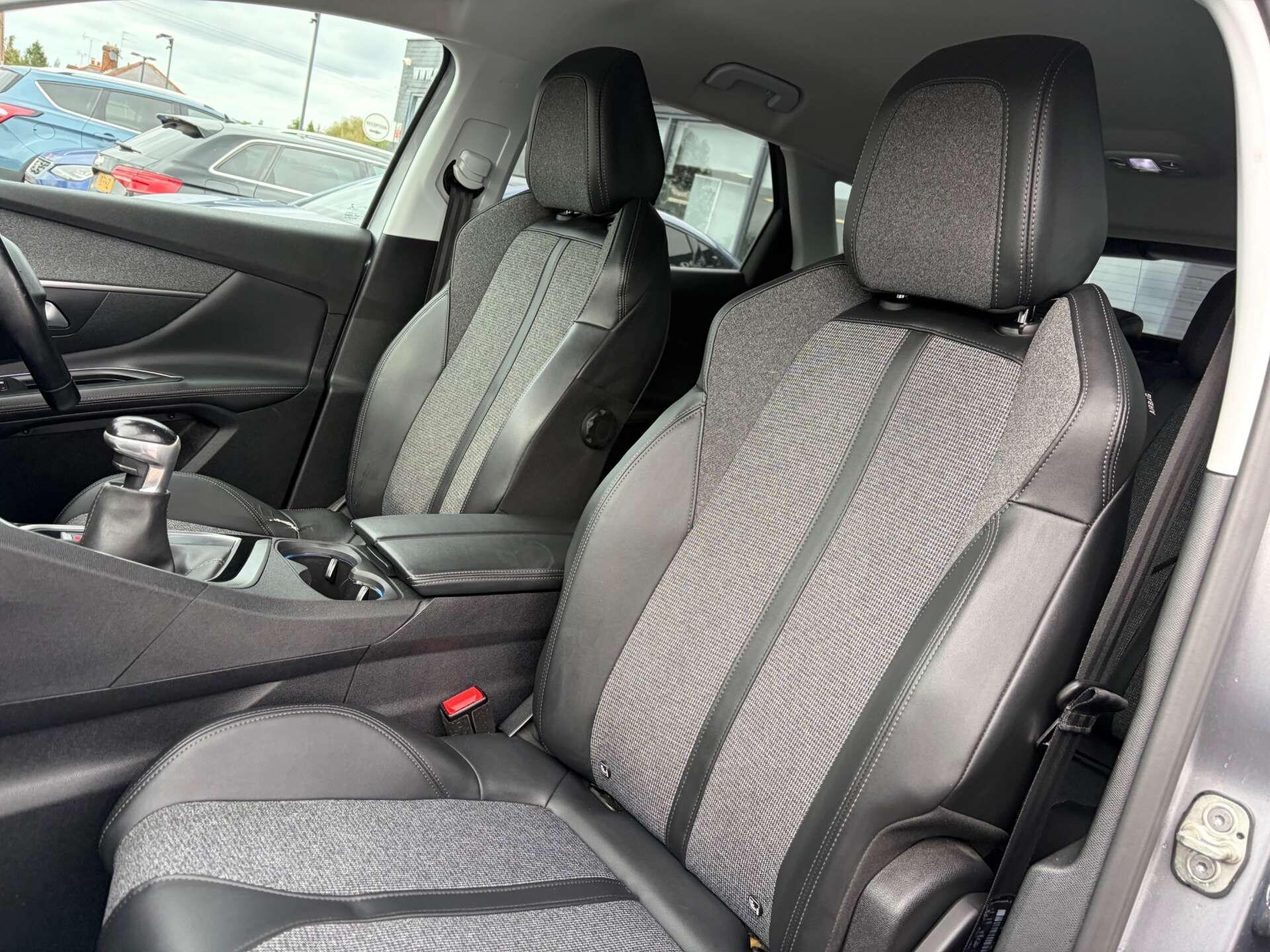 Peugeot 3008 view 12