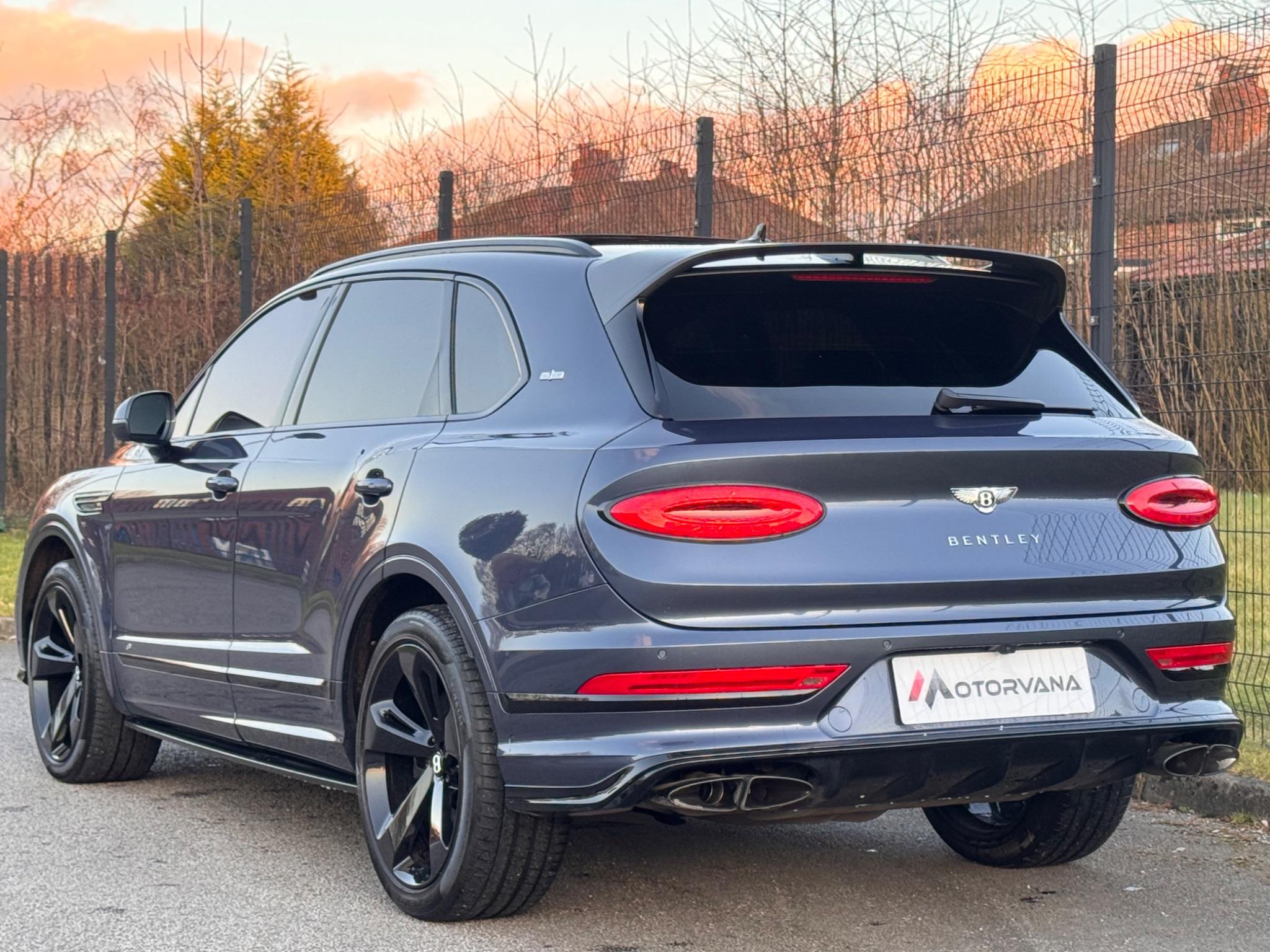 Bentley Bentayga view 12