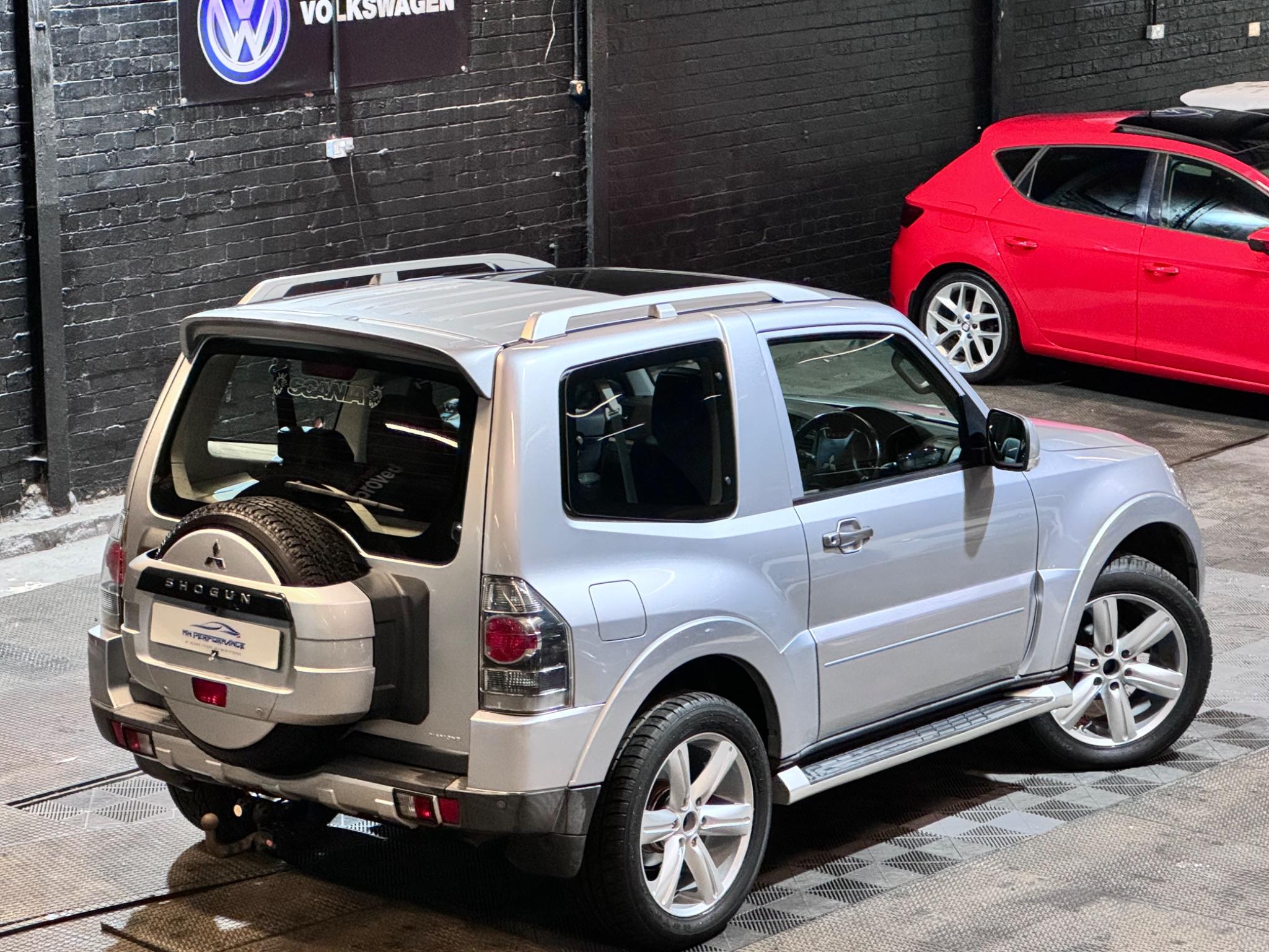 Mitsubishi Shogun view 13