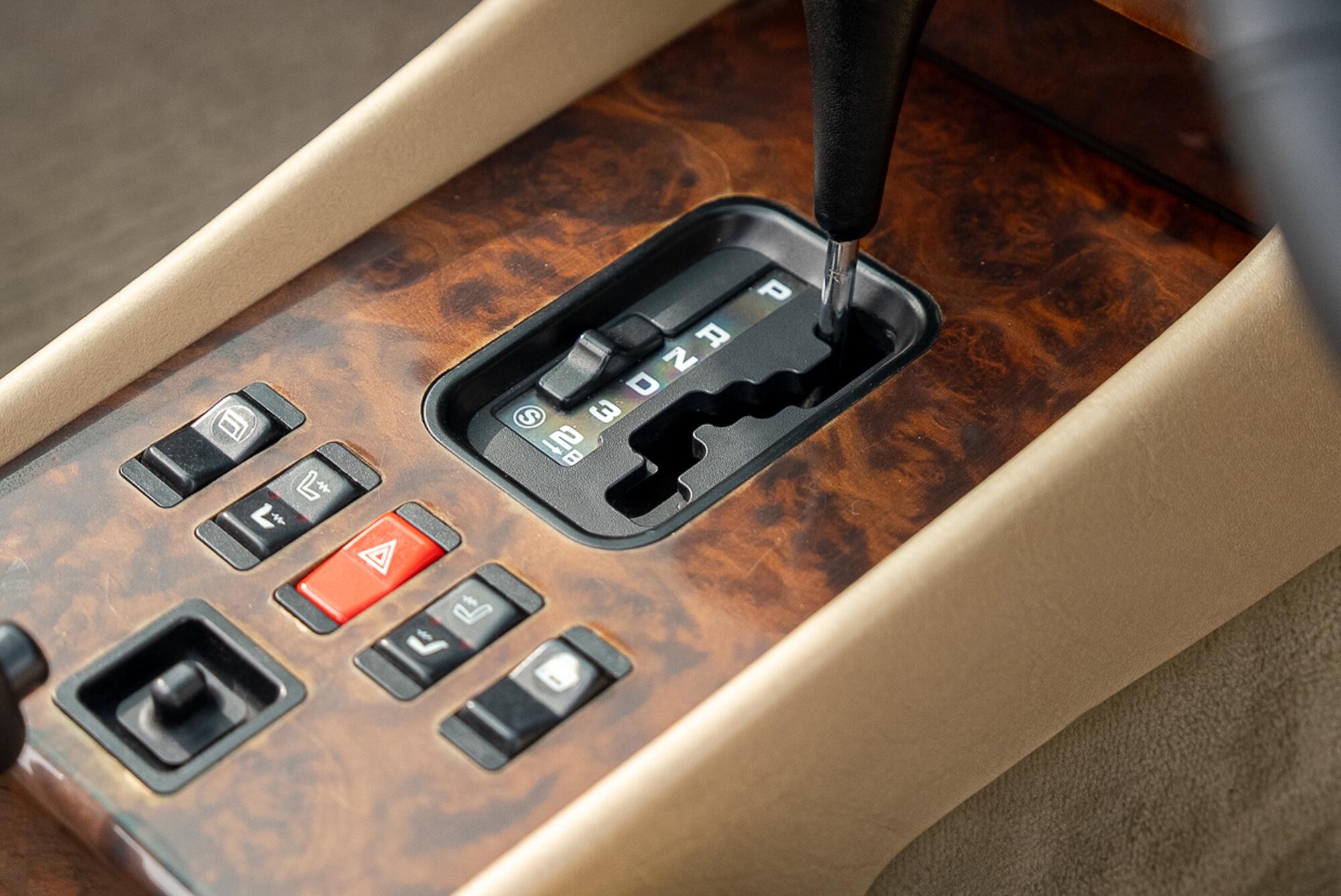 Mercedes-Benz 500 SL view 49