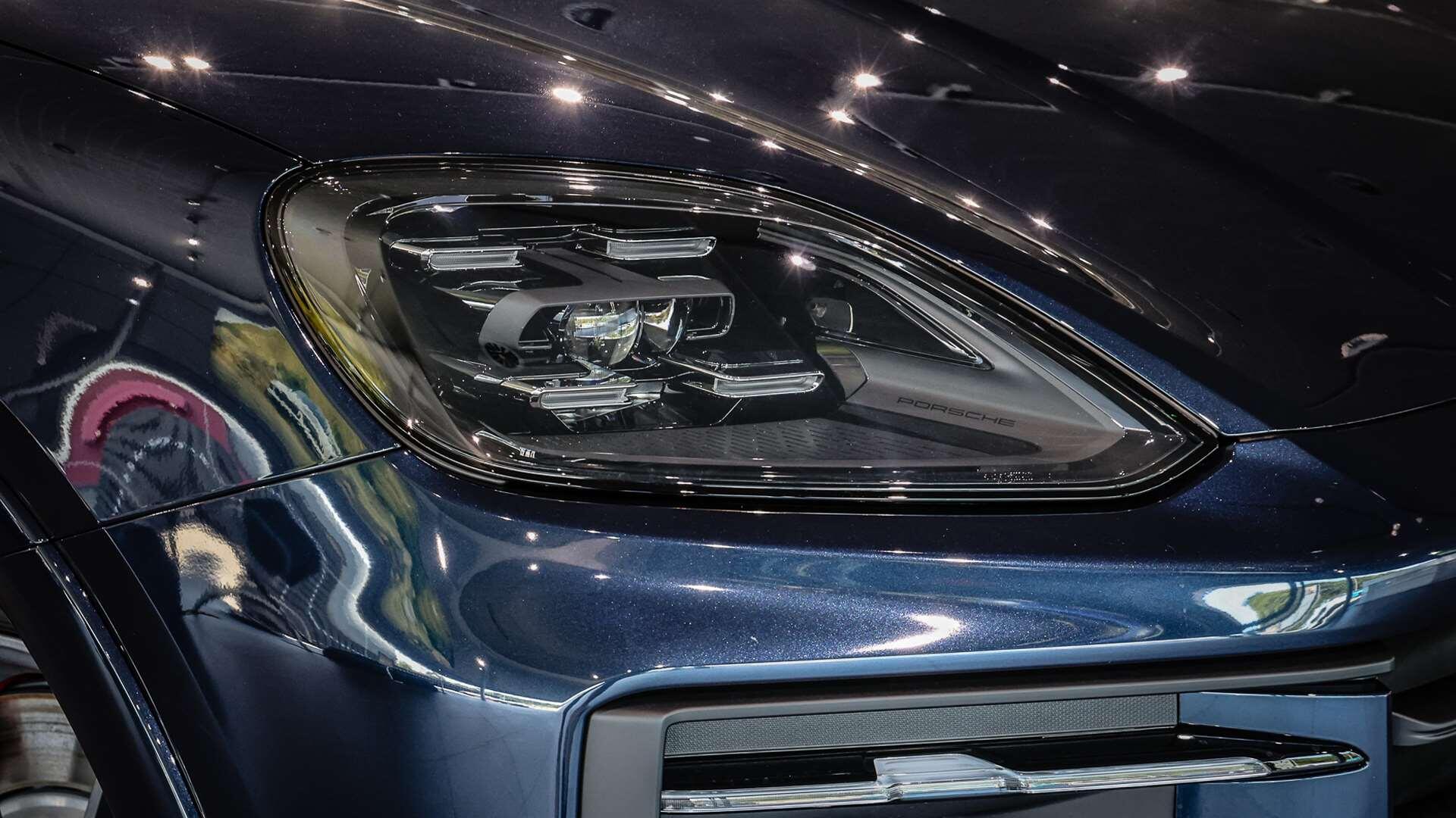 Porsche Cayenne view 29