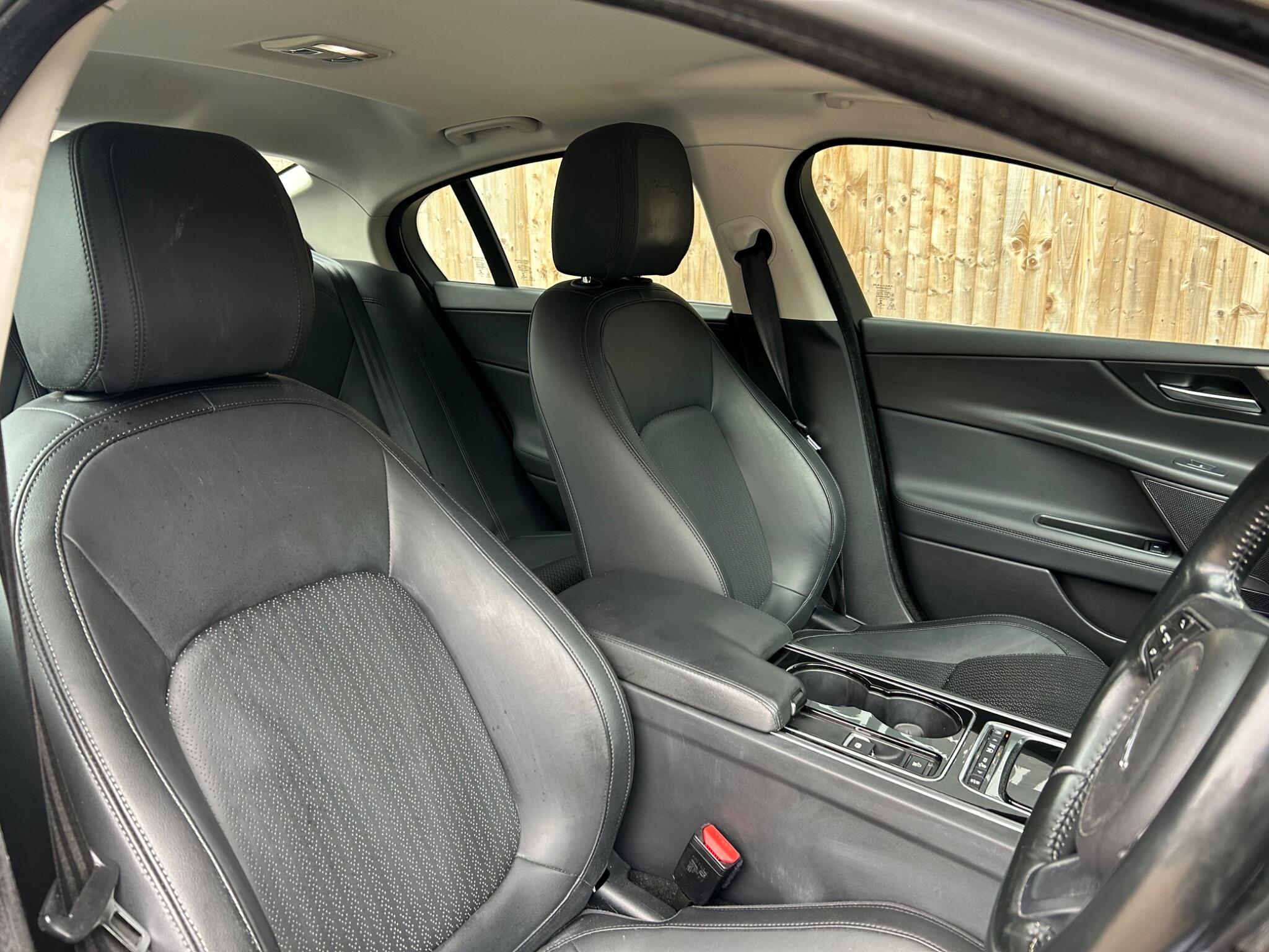 Jaguar Xe view 3