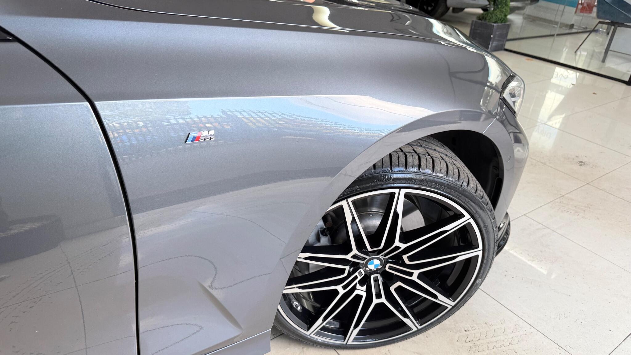 BMW 3 Series view 25