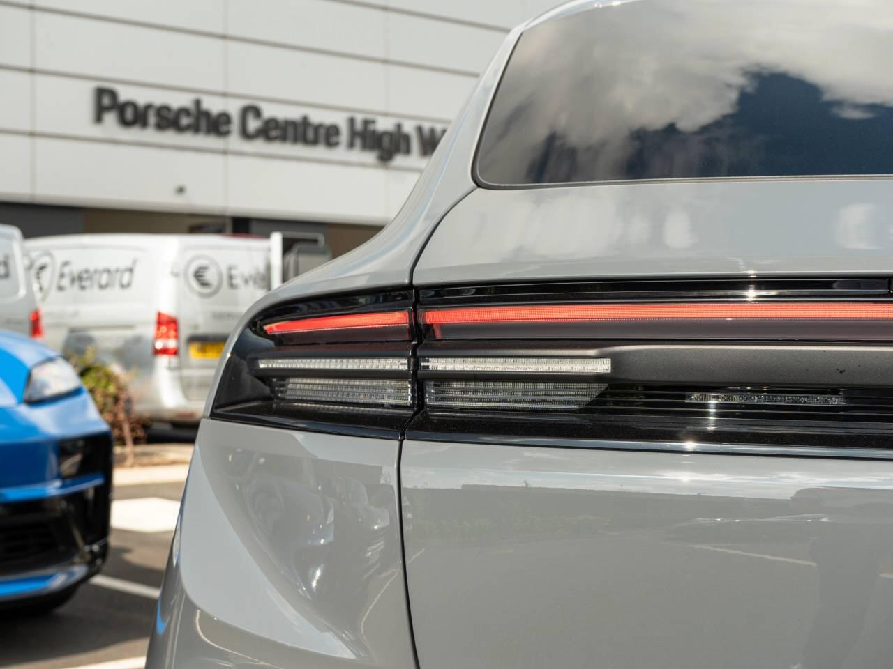 Porsche Macan view 10