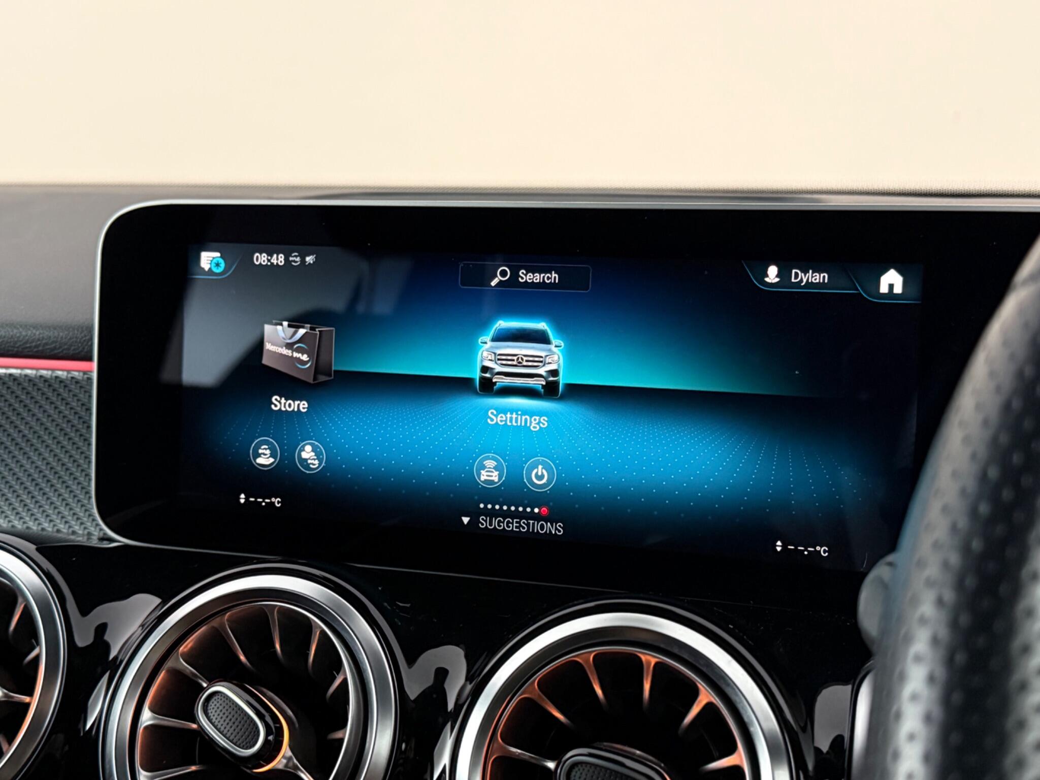 Mercedes-Benz GLB view 31