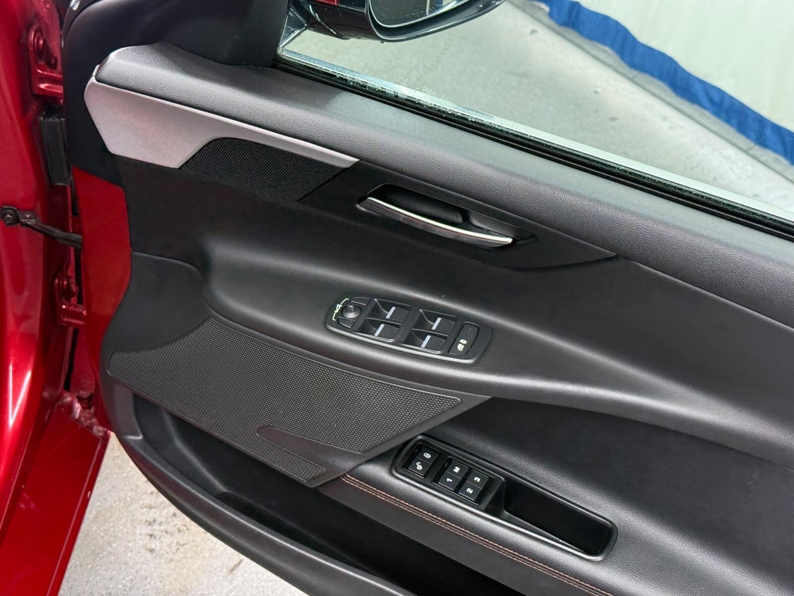 Jaguar Xe view 39