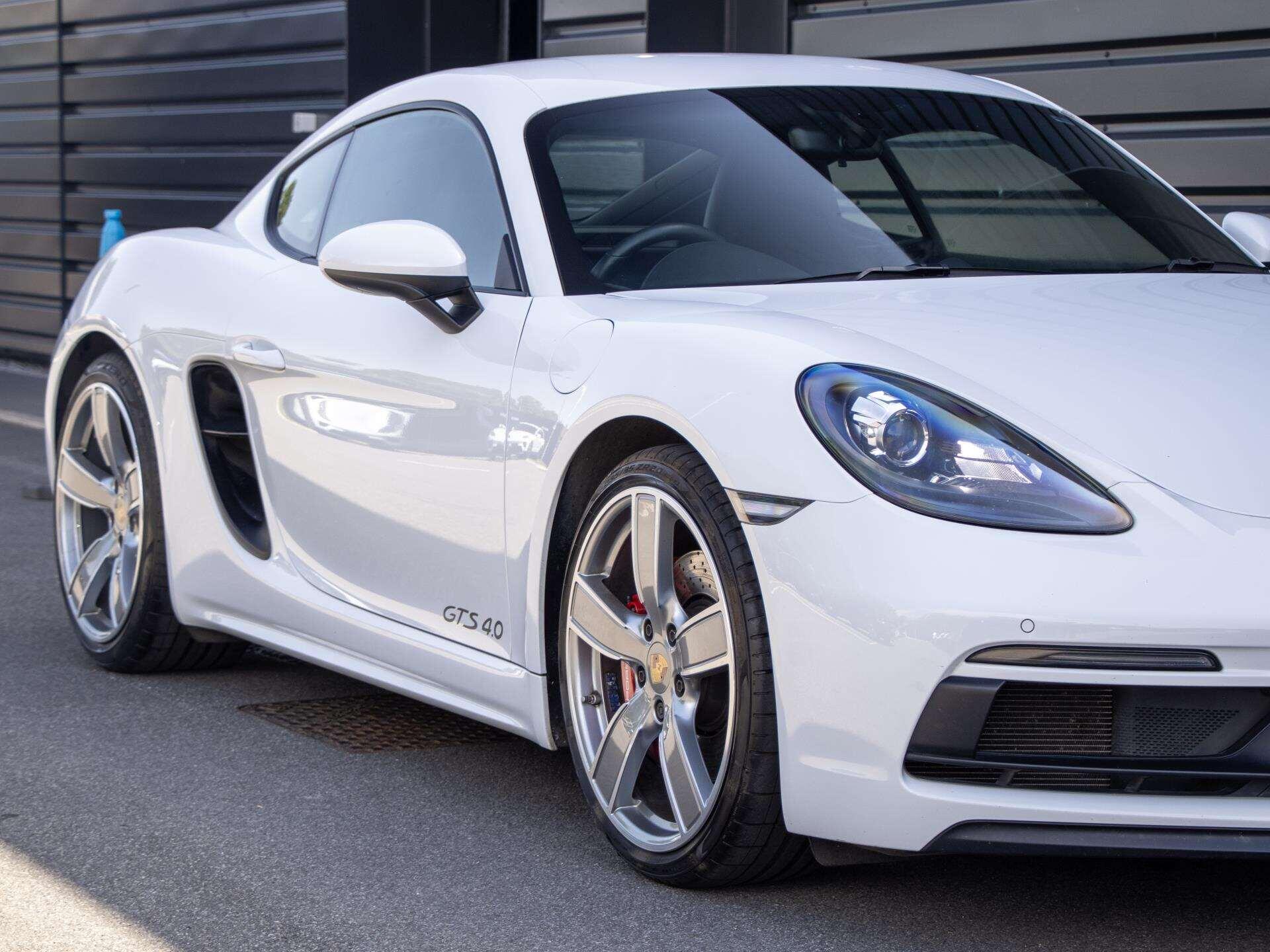 Porsche Cayman view 29