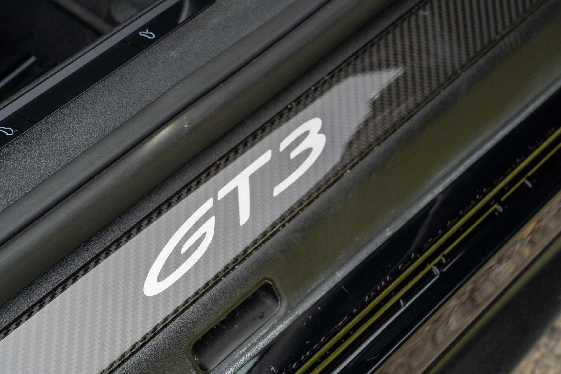 Porsche 911 view 17