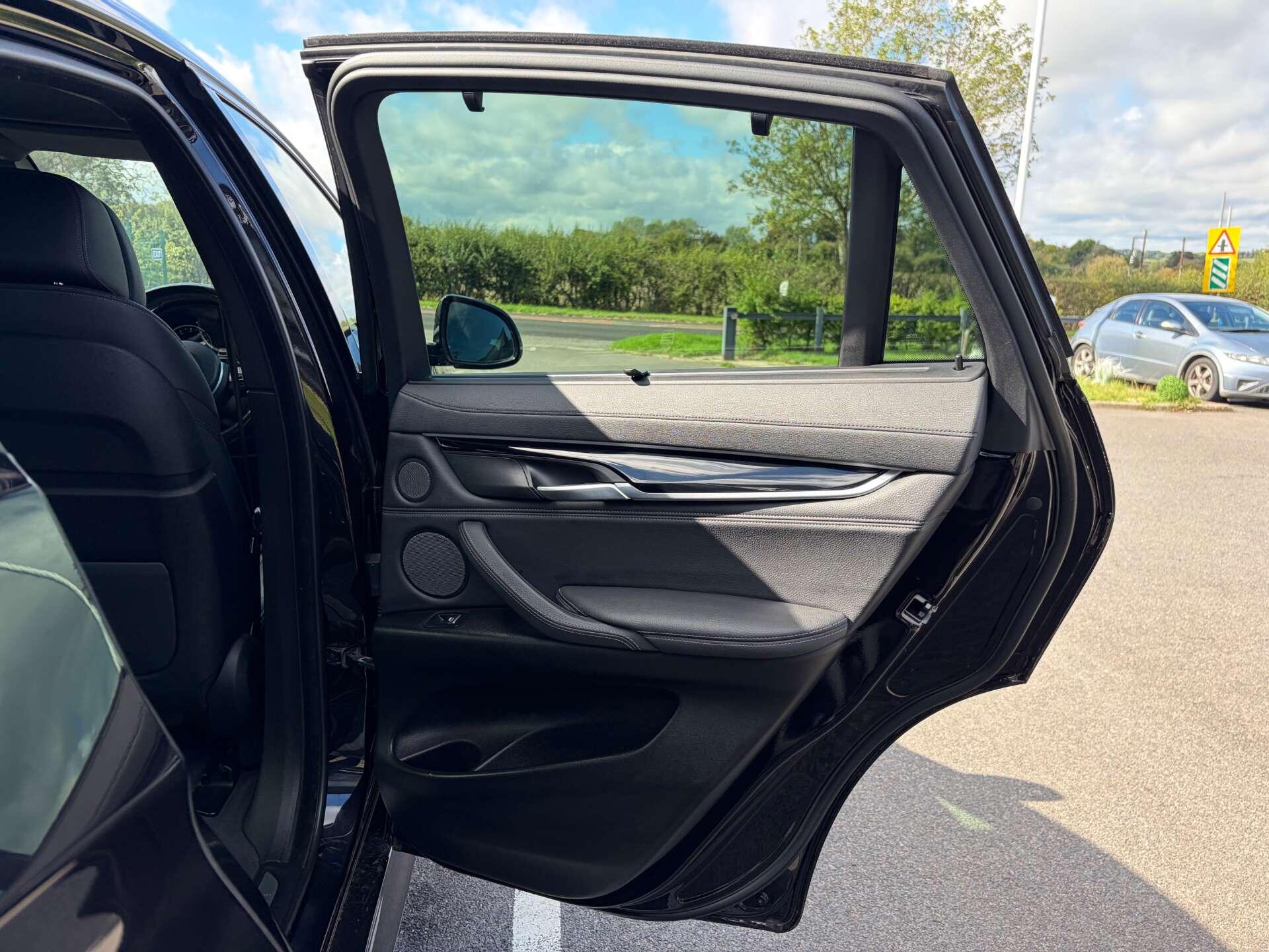 BMW X6 view 27