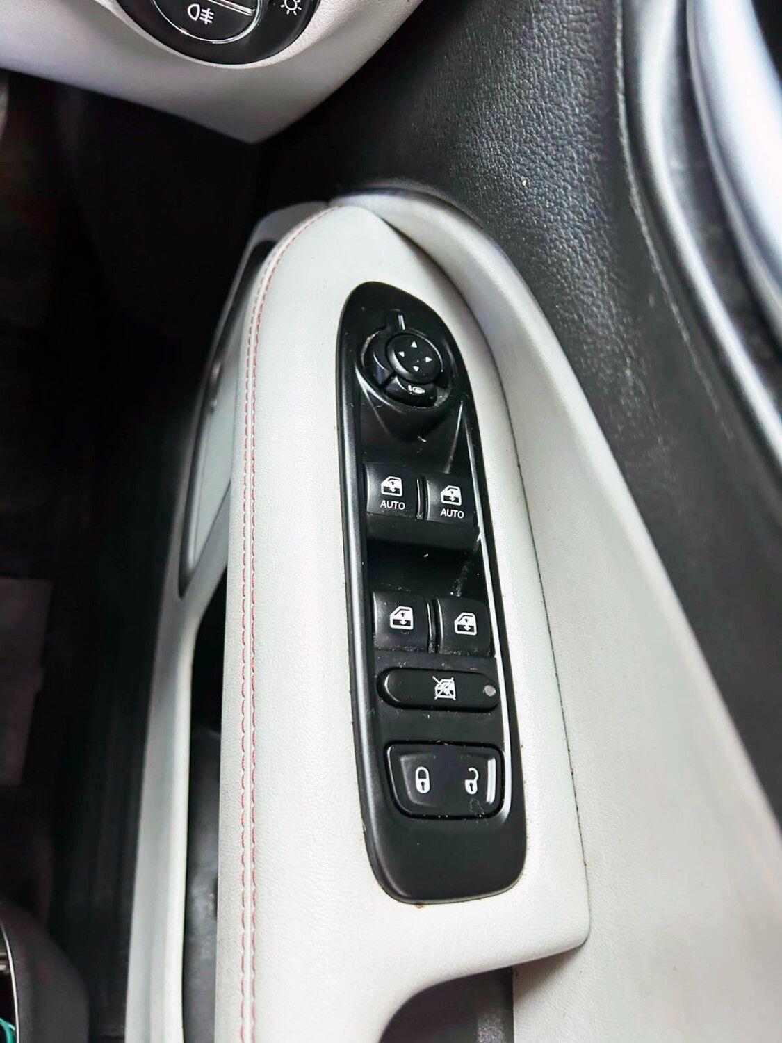 Jeep Compass view 18