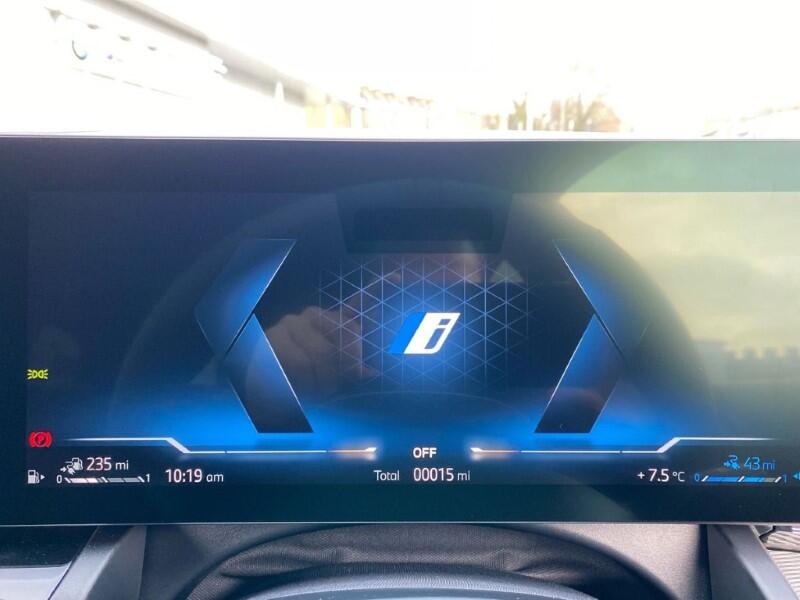 BMW 5 Series view 9