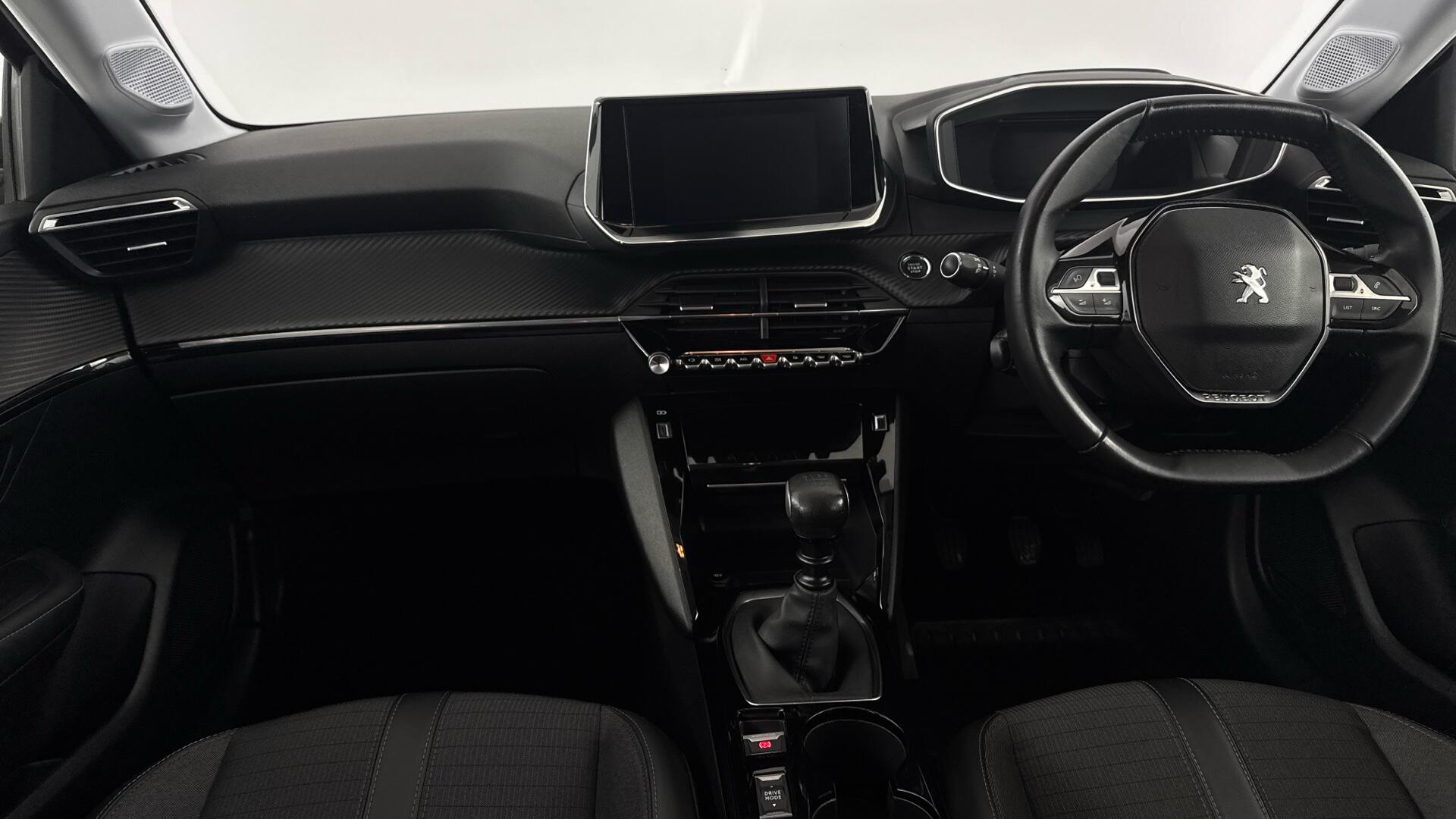 Peugeot 208 view 11