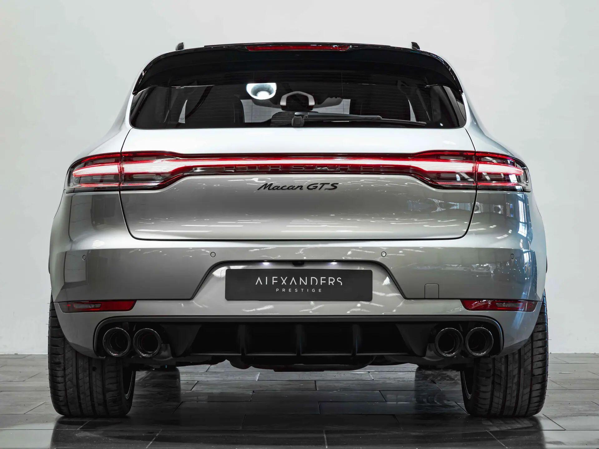 Porsche Macan view 11