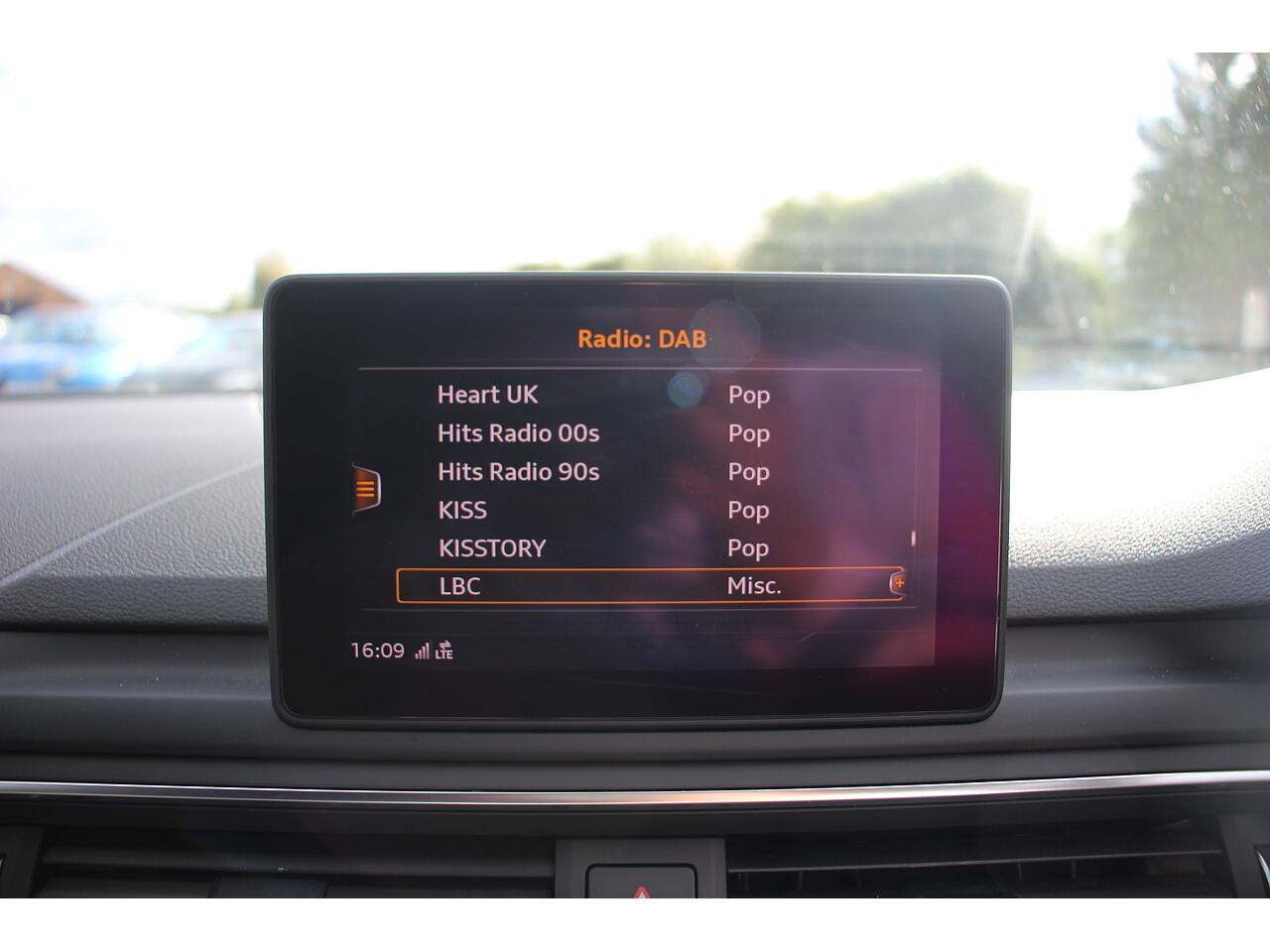 Audi A4 Avant view 23