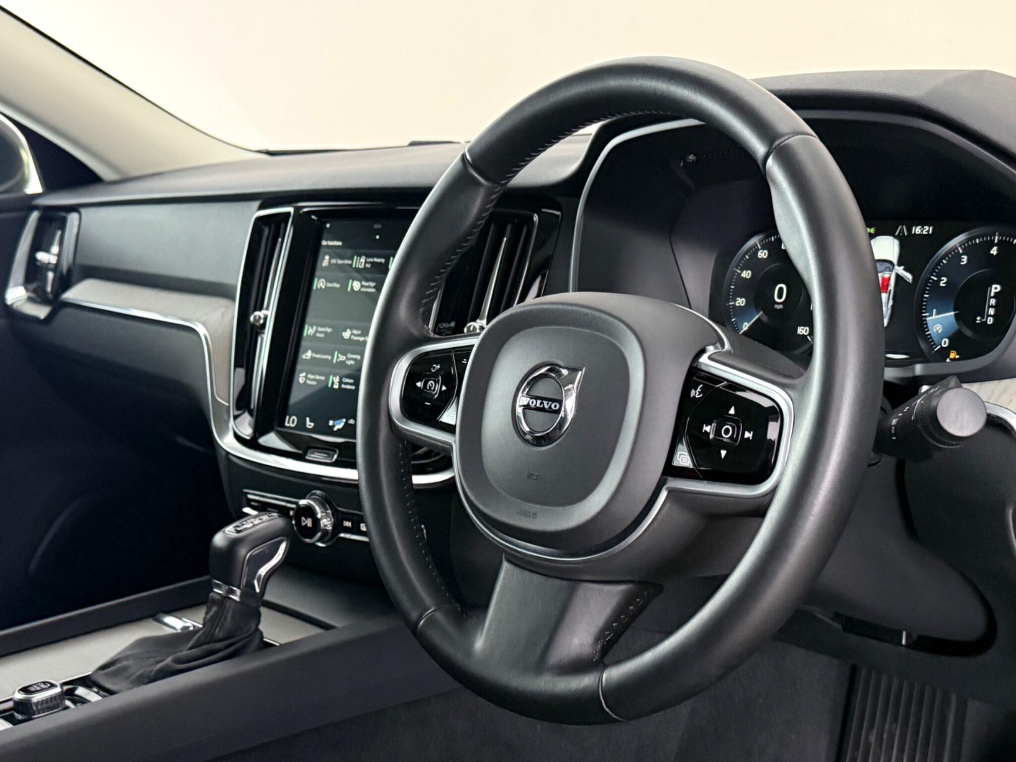 Volvo S60 view 3