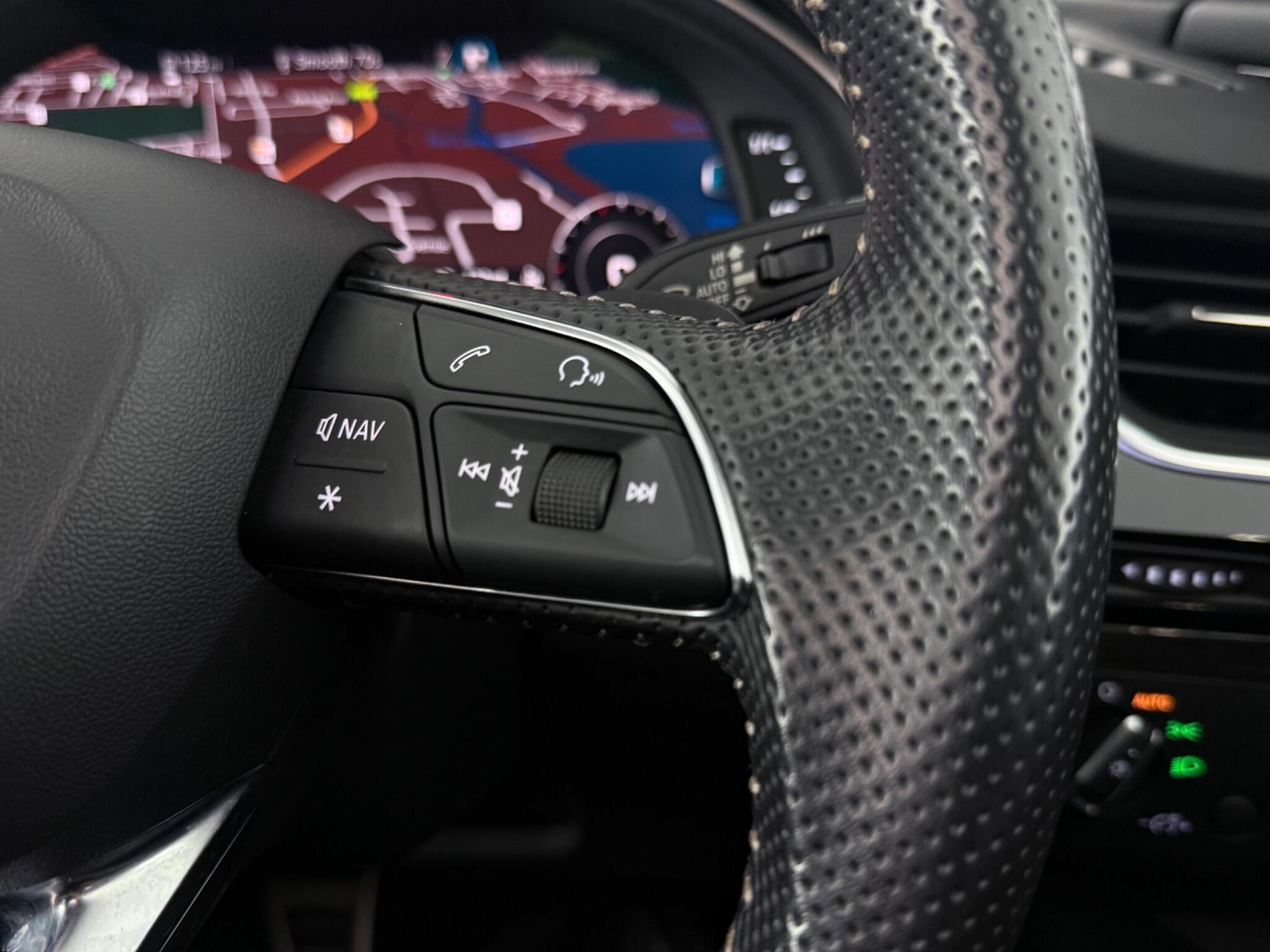 Audi Q7 view 18