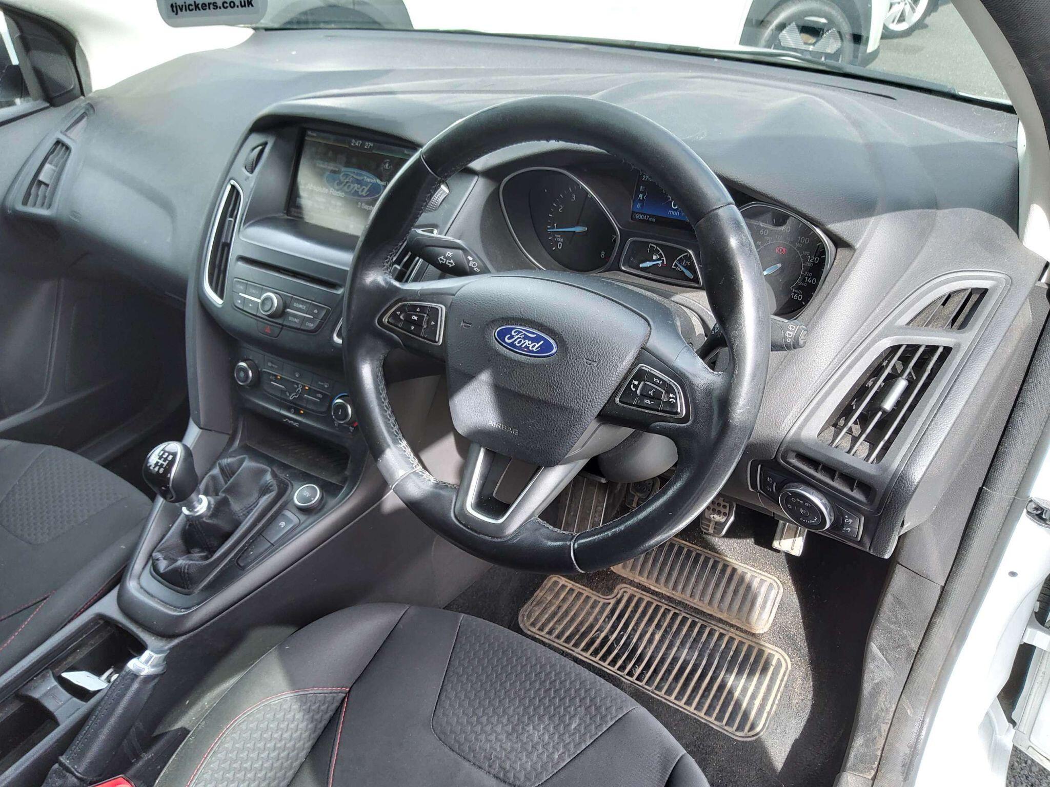 Ford Focus view 11