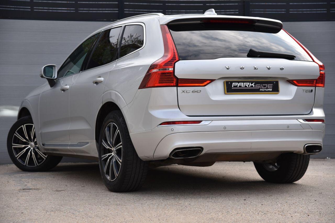 Volvo XC60 view 3