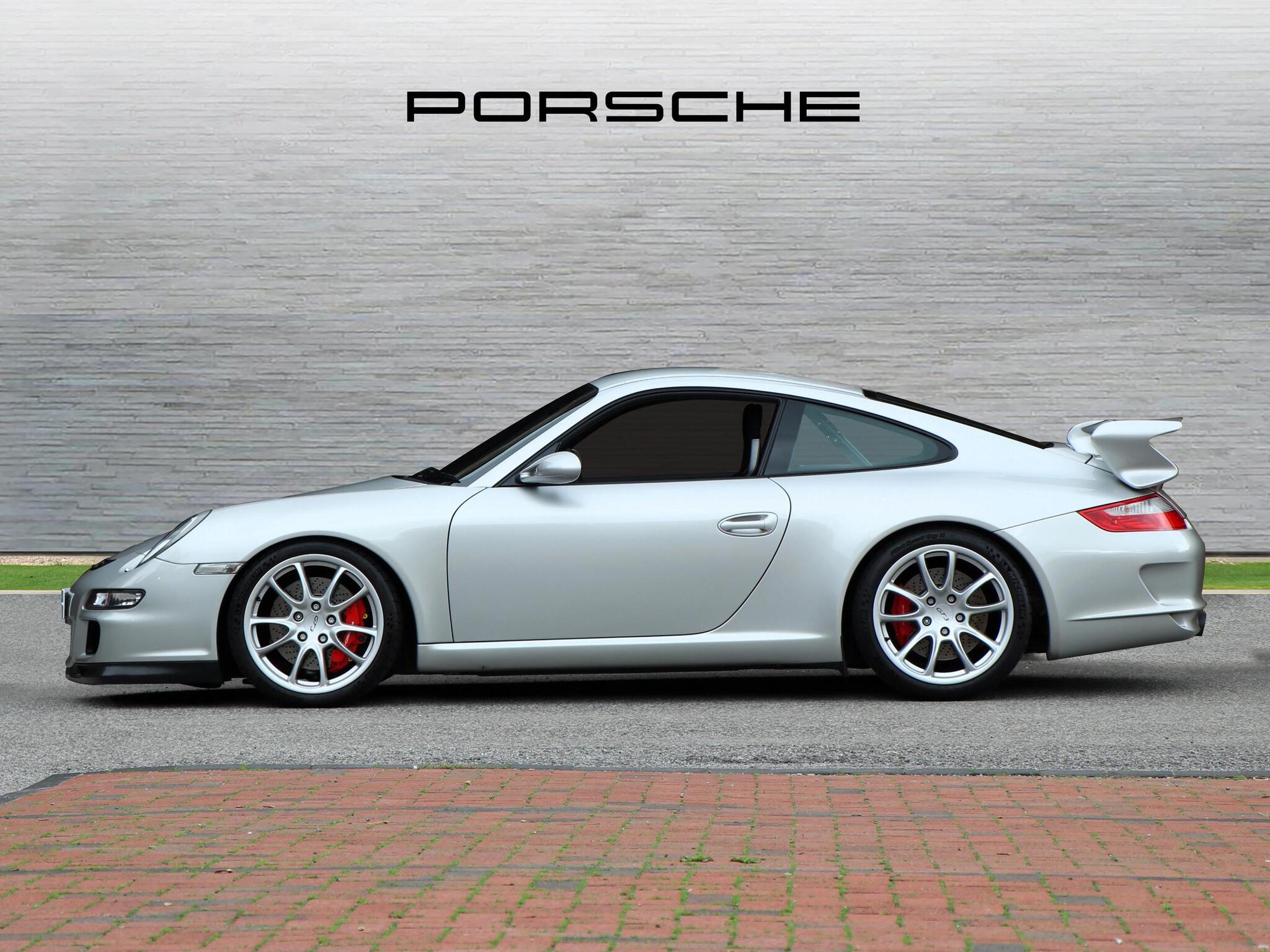 Porsche 911 view 6