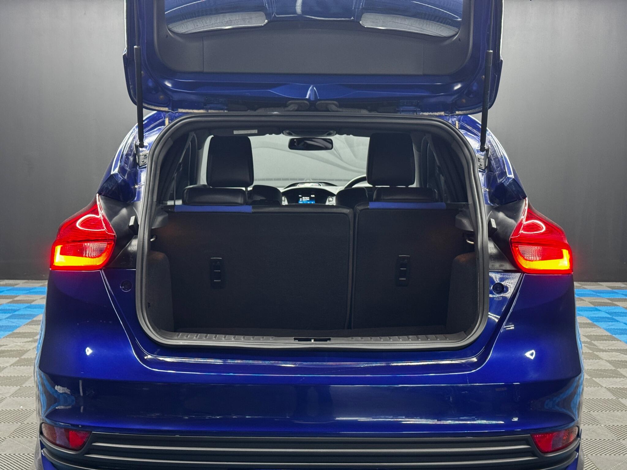 Ford Focus view 35