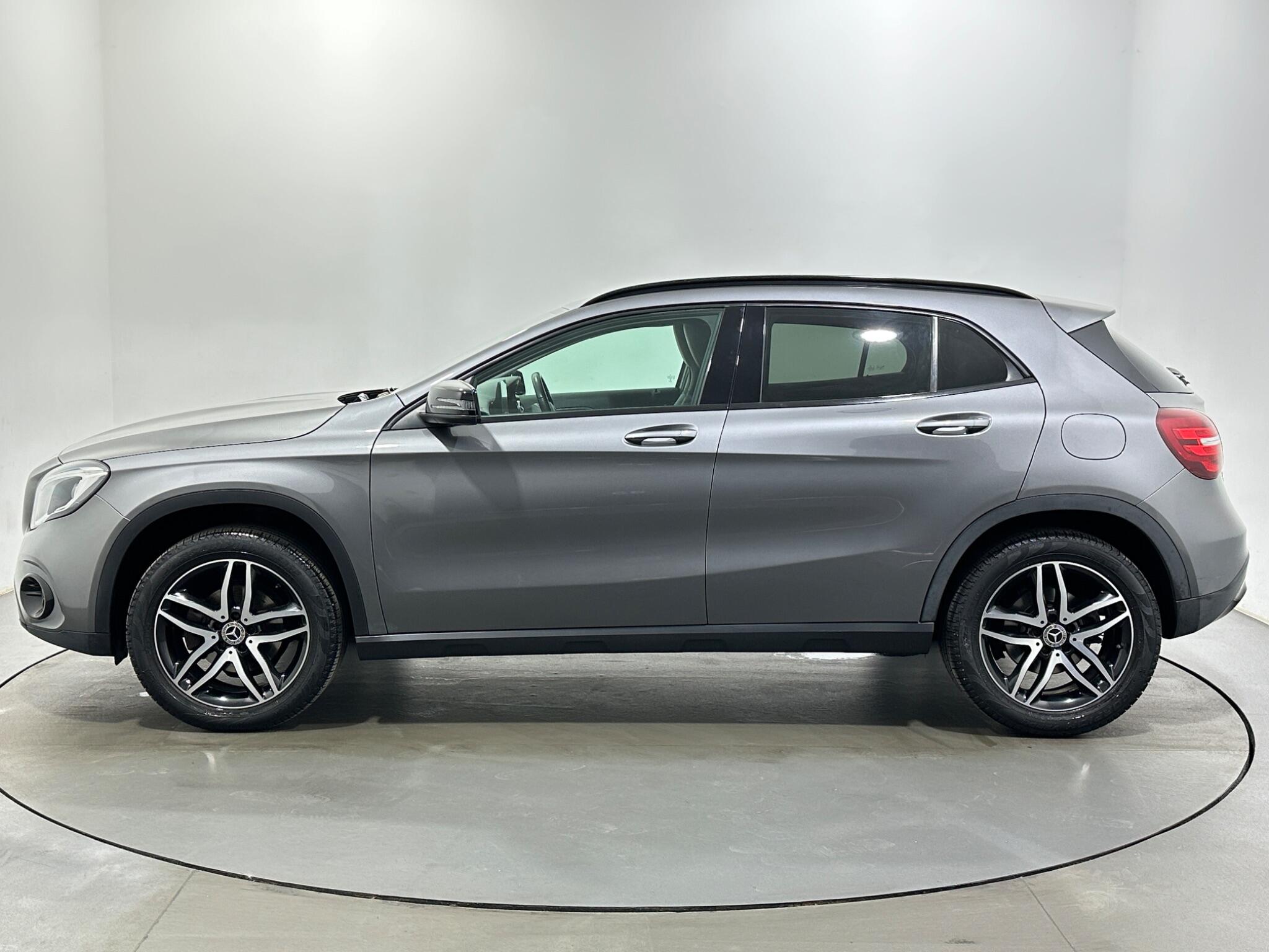 Mercedes-Benz Gla view 5