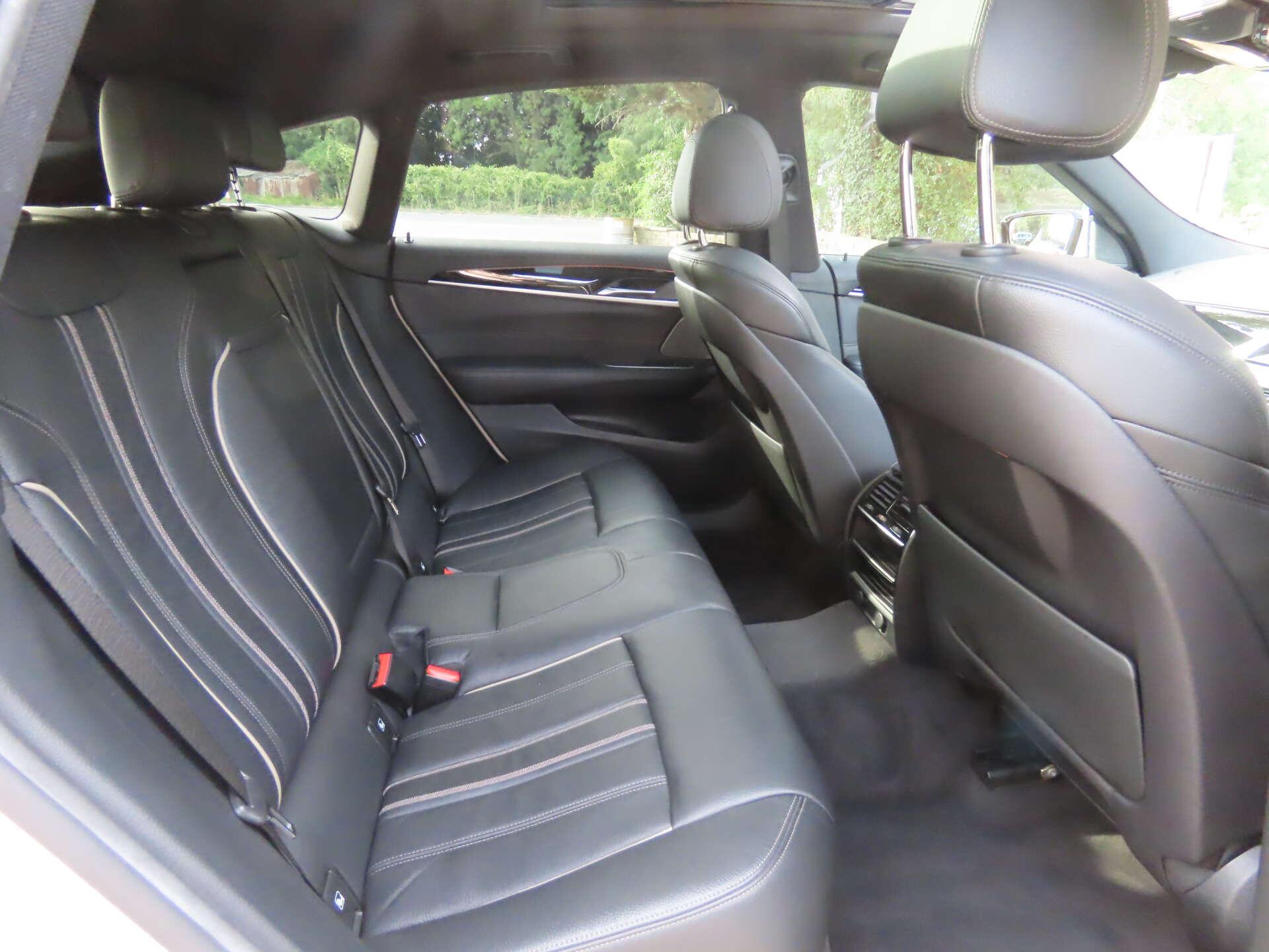 BMW 6 Series view 9