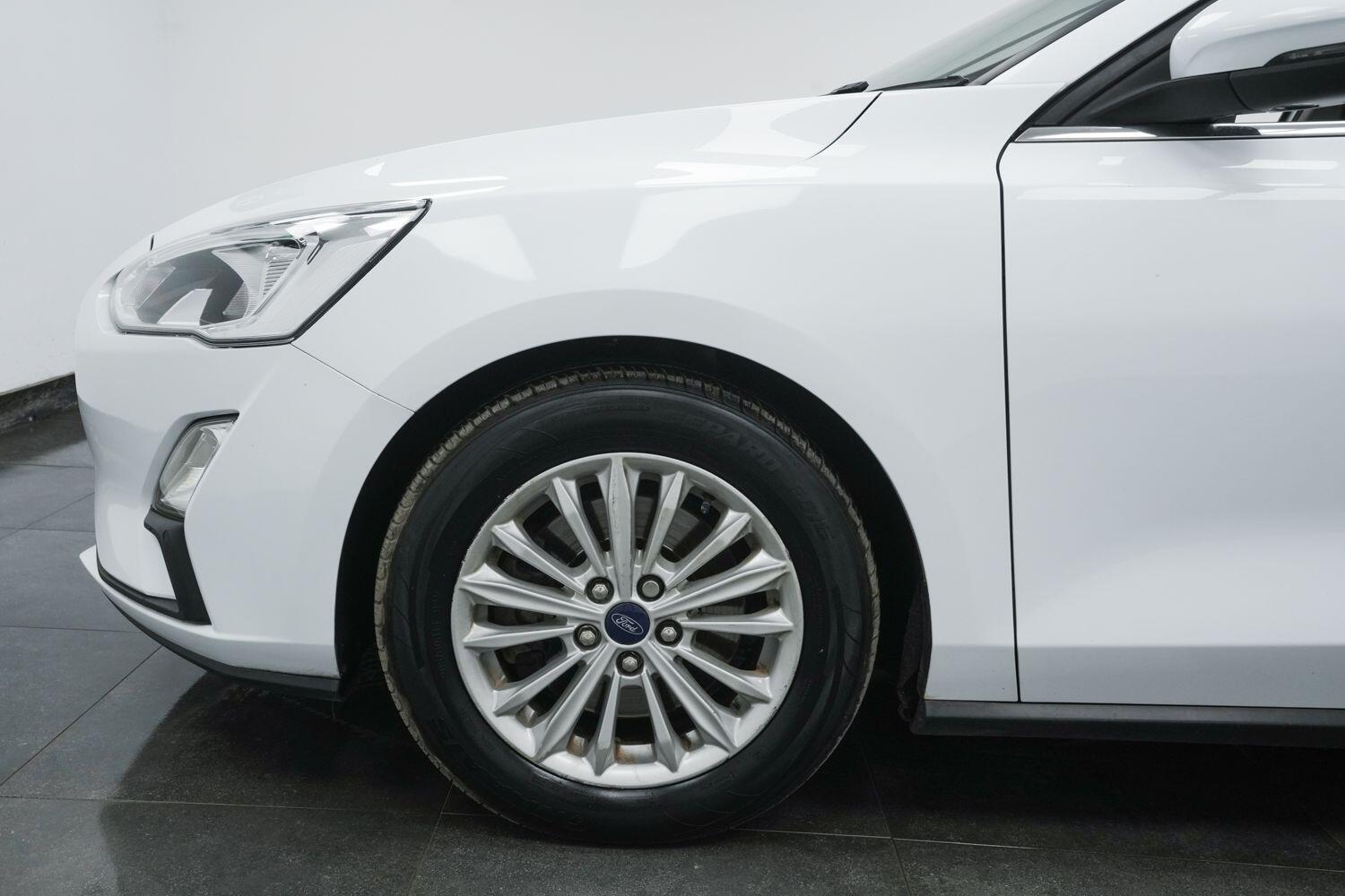 Ford Focus view 6