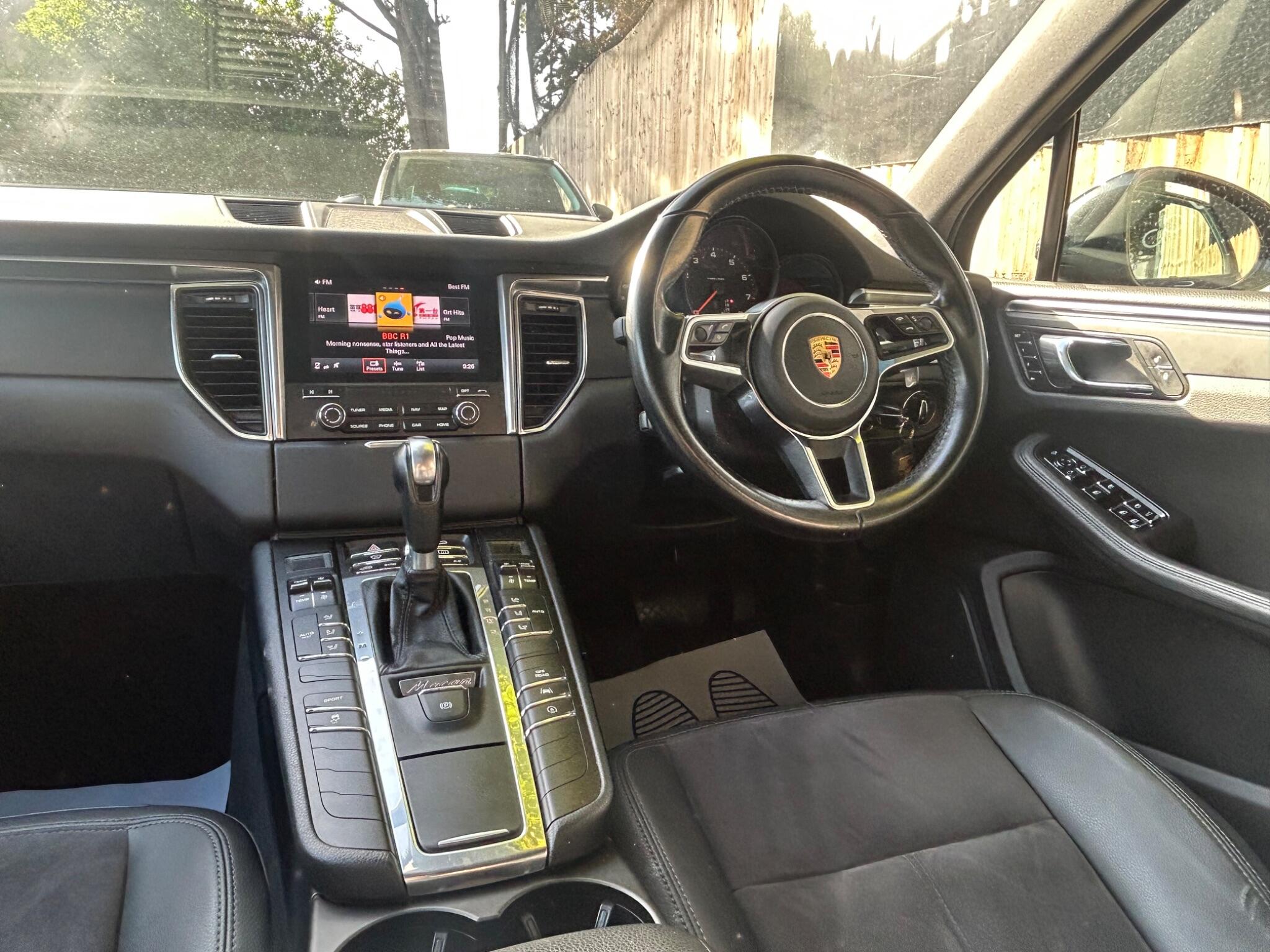 Porsche Macan view 19