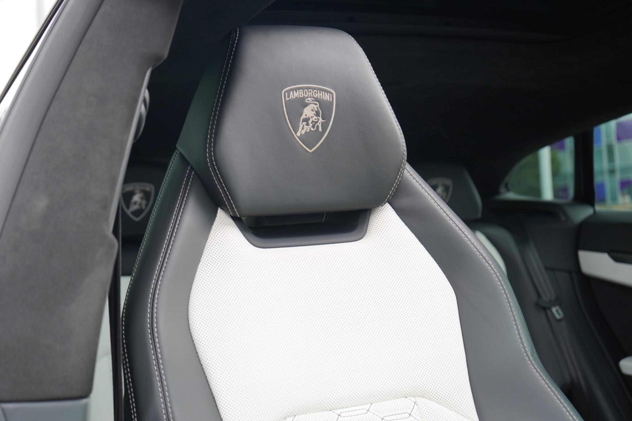 Lamborghini Urus view 19