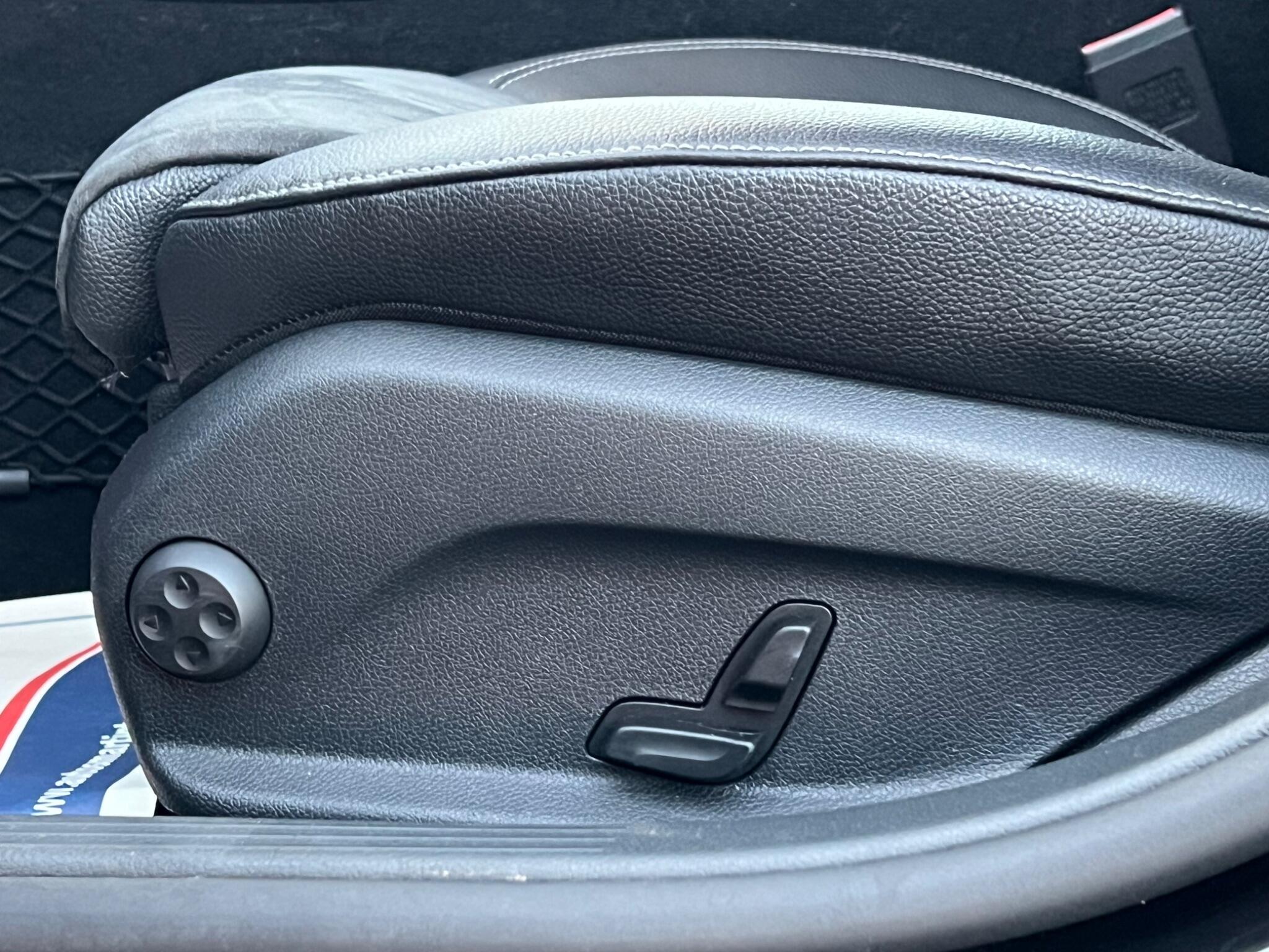 Mercedes-Benz E Class view 21