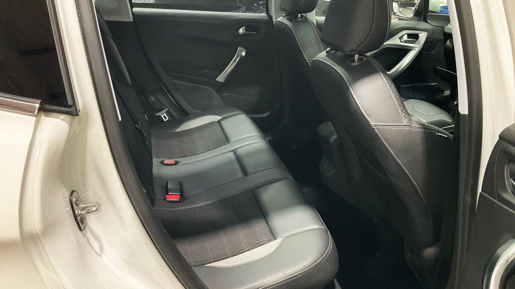 Peugeot 2008 view 13