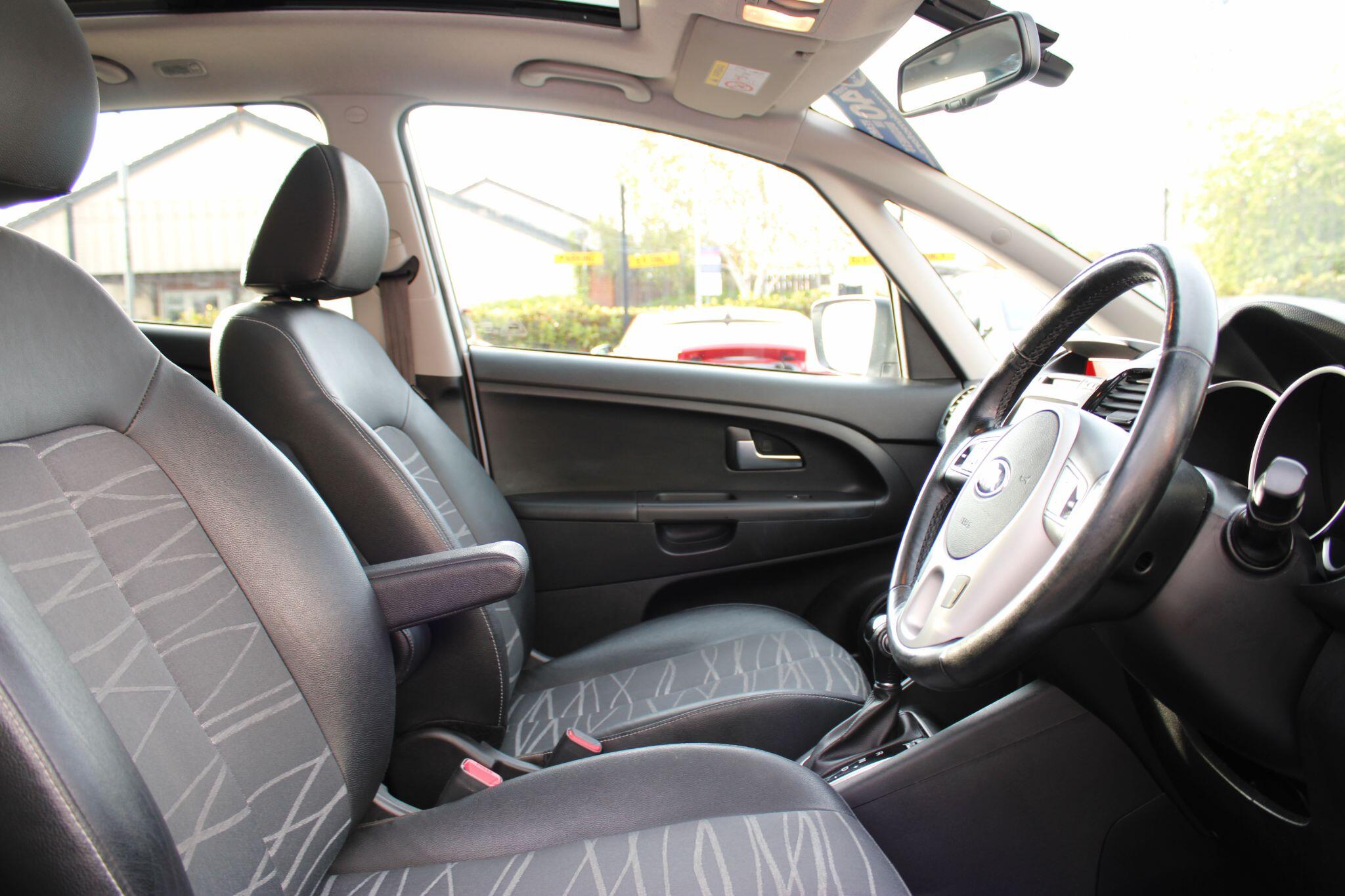 Kia Venga view 16
