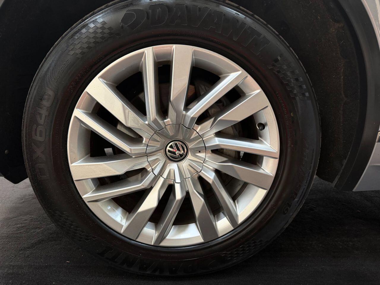 Volkswagen Touareg view 34