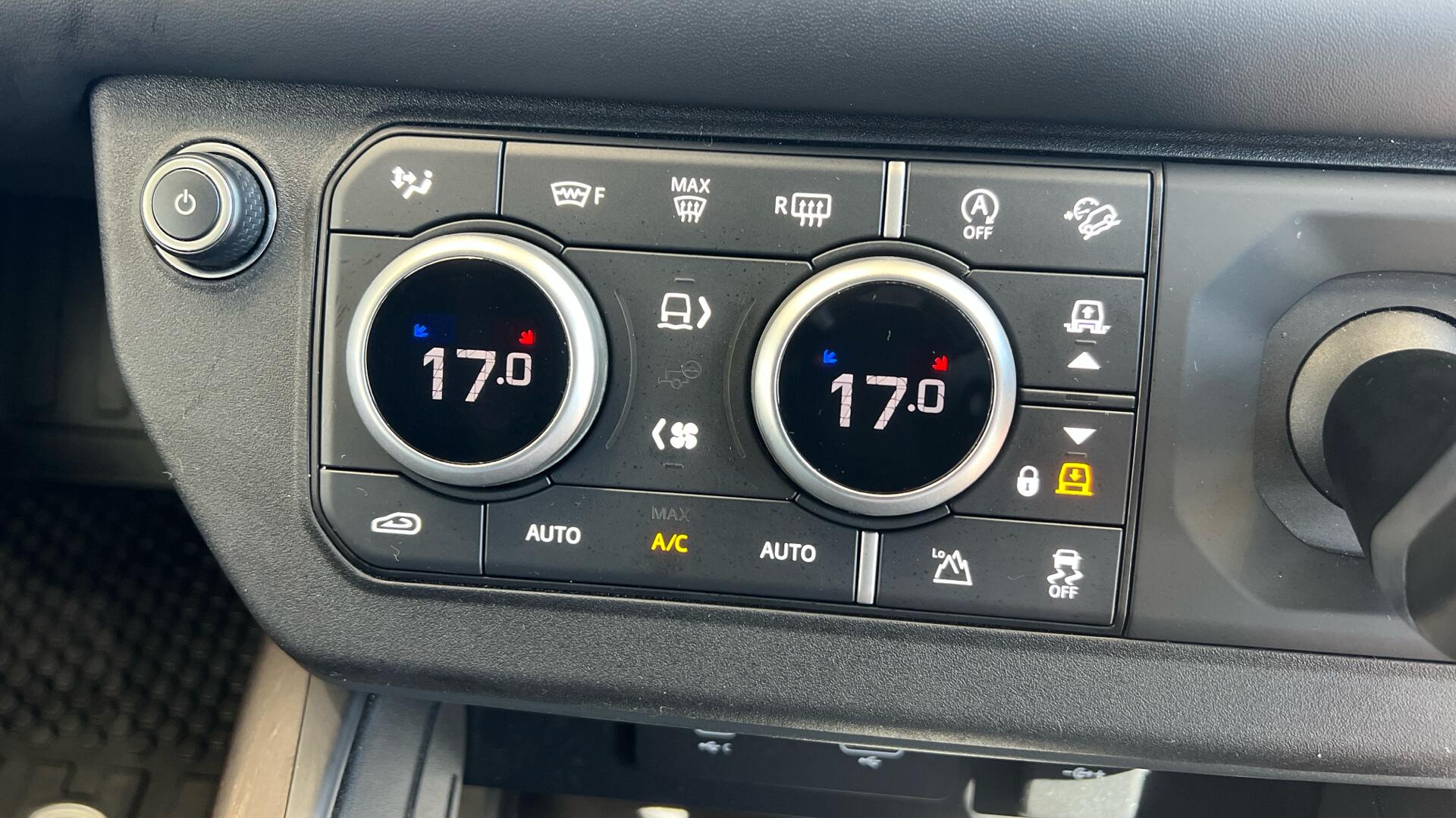 Land Rover Defender view 64