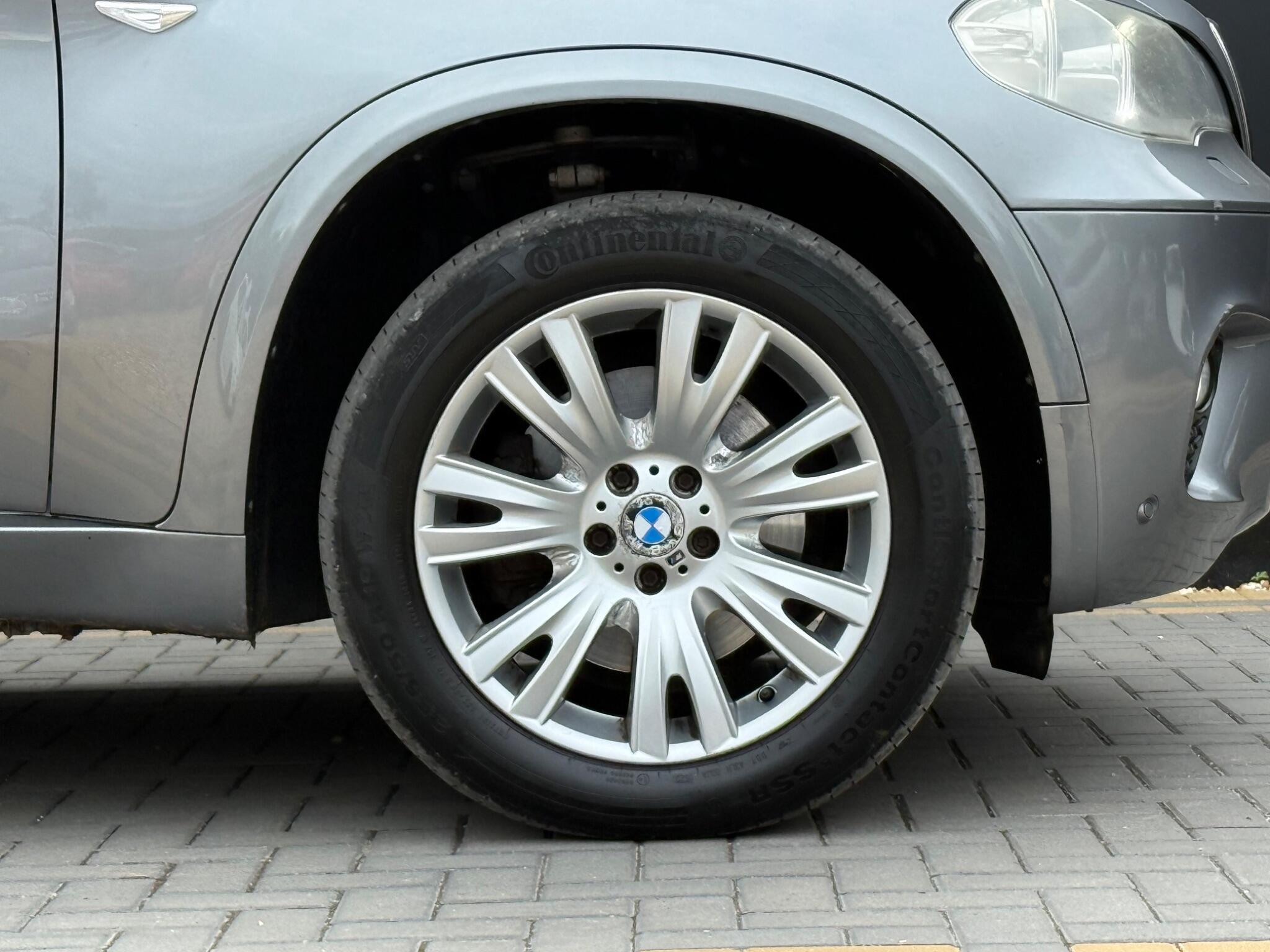 BMW X5 view 13