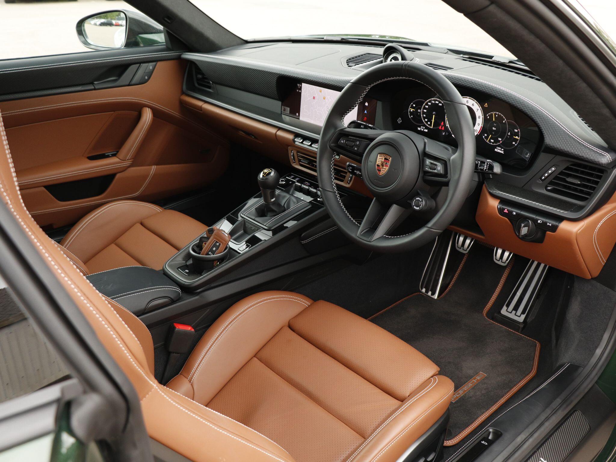 Porsche 911 view 9