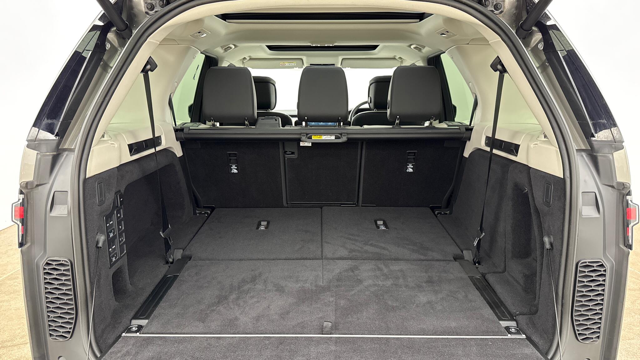 Land Rover Discovery view 10