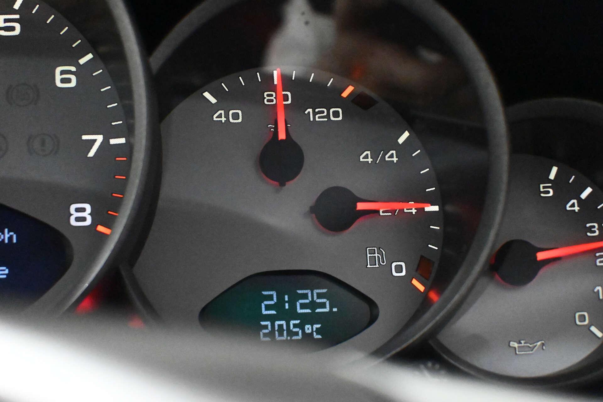 Porsche 911 view 40
