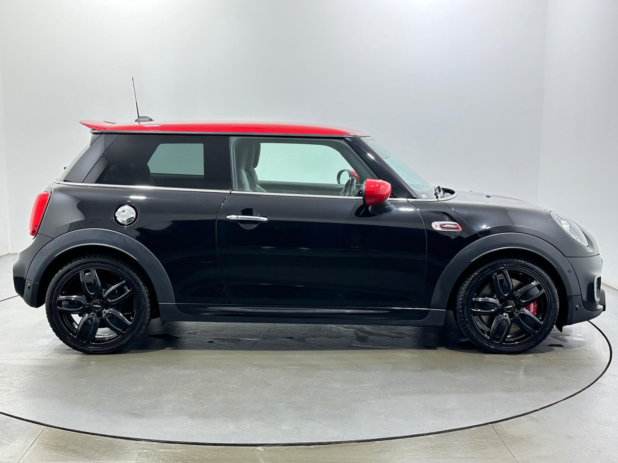 Mini Hatch view 9