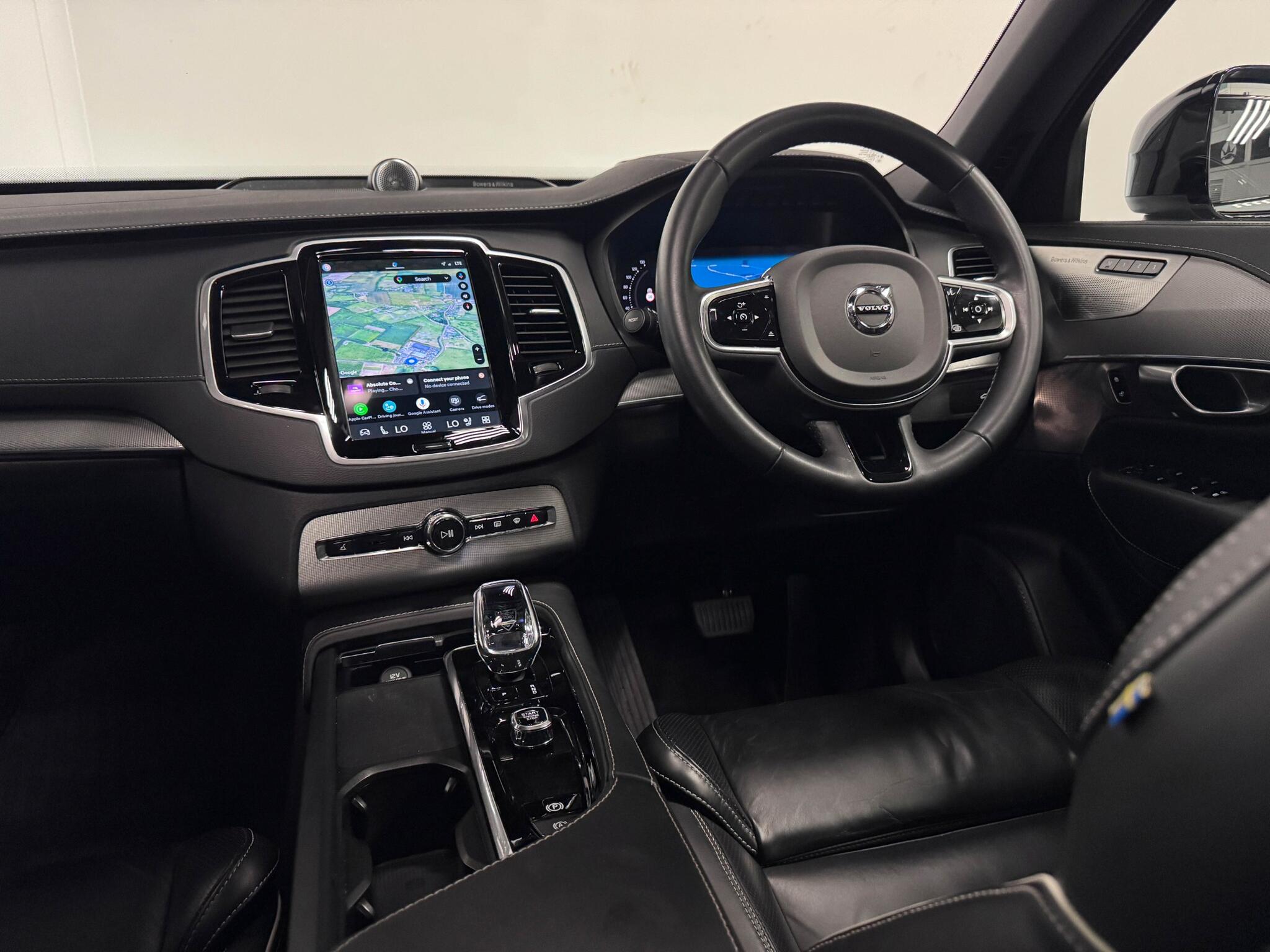 Volvo XC90 view 37